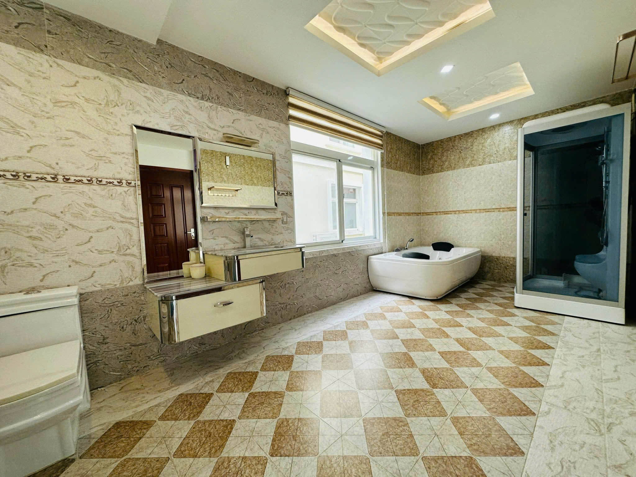 Cần Cho Thuê Biệt Thự Mỹ Phú 3 - Khu Nam Phú Mỹ Hưng. DT:202,1m2. XD: Trệt - 2 Lầu. Nhà Đầy Đủ Nội Thất Như Hình. Giá Thuê Chỉ 45 Triệu/ Tháng. Liên hệ: Em Luân - Hợp Tín Land | BĐS Phú Mỹ Hưng – Quận 7 - 10049