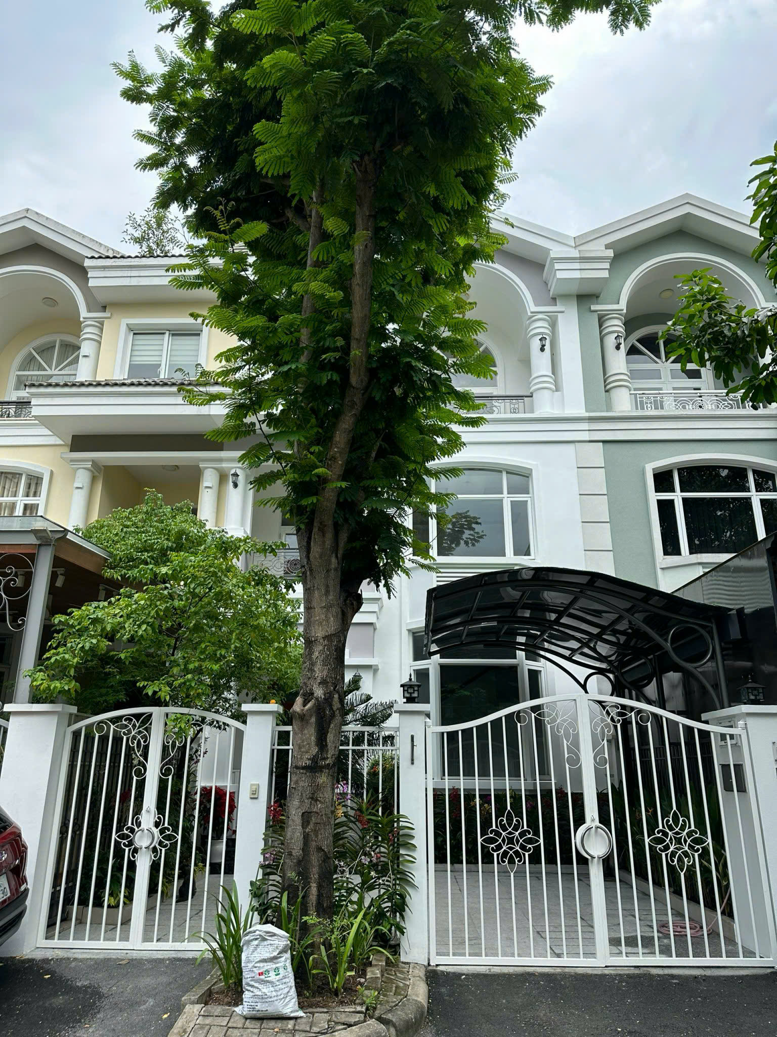 Cần Cho Thuê Biệt Thự Mỹ Phú 3 - Khu Nam Phú Mỹ Hưng. DT:202,1m2. XD: Trệt - 2 Lầu. Nhà Đầy Đủ Nội Thất Như Hình. Giá Thuê Chỉ 45 Triệu/ Tháng. Liên hệ: Em Luân - Hợp Tín Land | BĐS Phú Mỹ Hưng – Quận 7