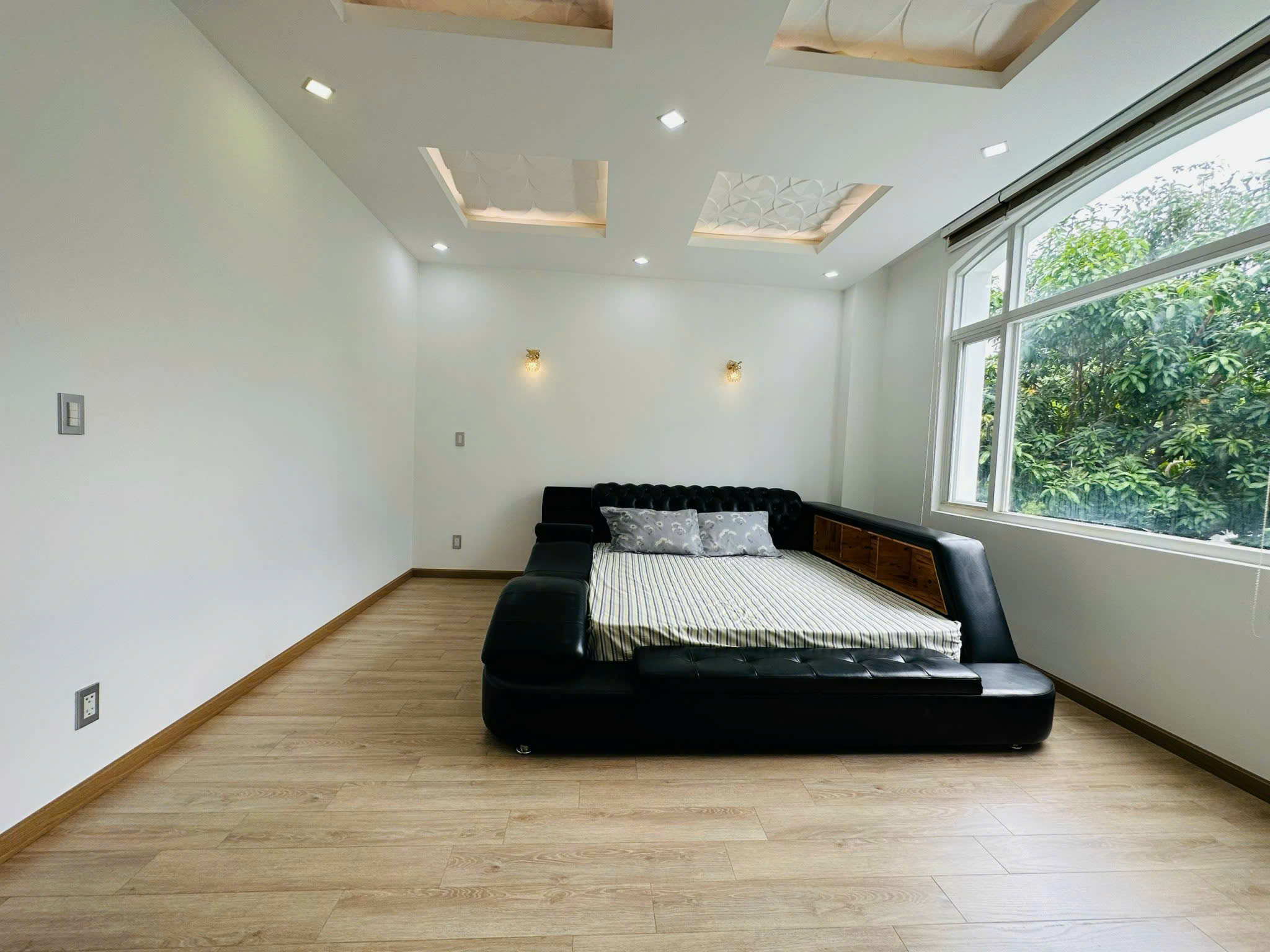 Cần Cho Thuê Biệt Thự Mỹ Phú 3 - Khu Nam Phú Mỹ Hưng. DT:202,1m2. XD: Trệt - 2 Lầu. Nhà Đầy Đủ Nội Thất Như Hình. Giá Thuê Chỉ 45 Triệu/ Tháng. Liên hệ: Em Luân - Hợp Tín Land | BĐS Phú Mỹ Hưng – Quận 7 - 10051