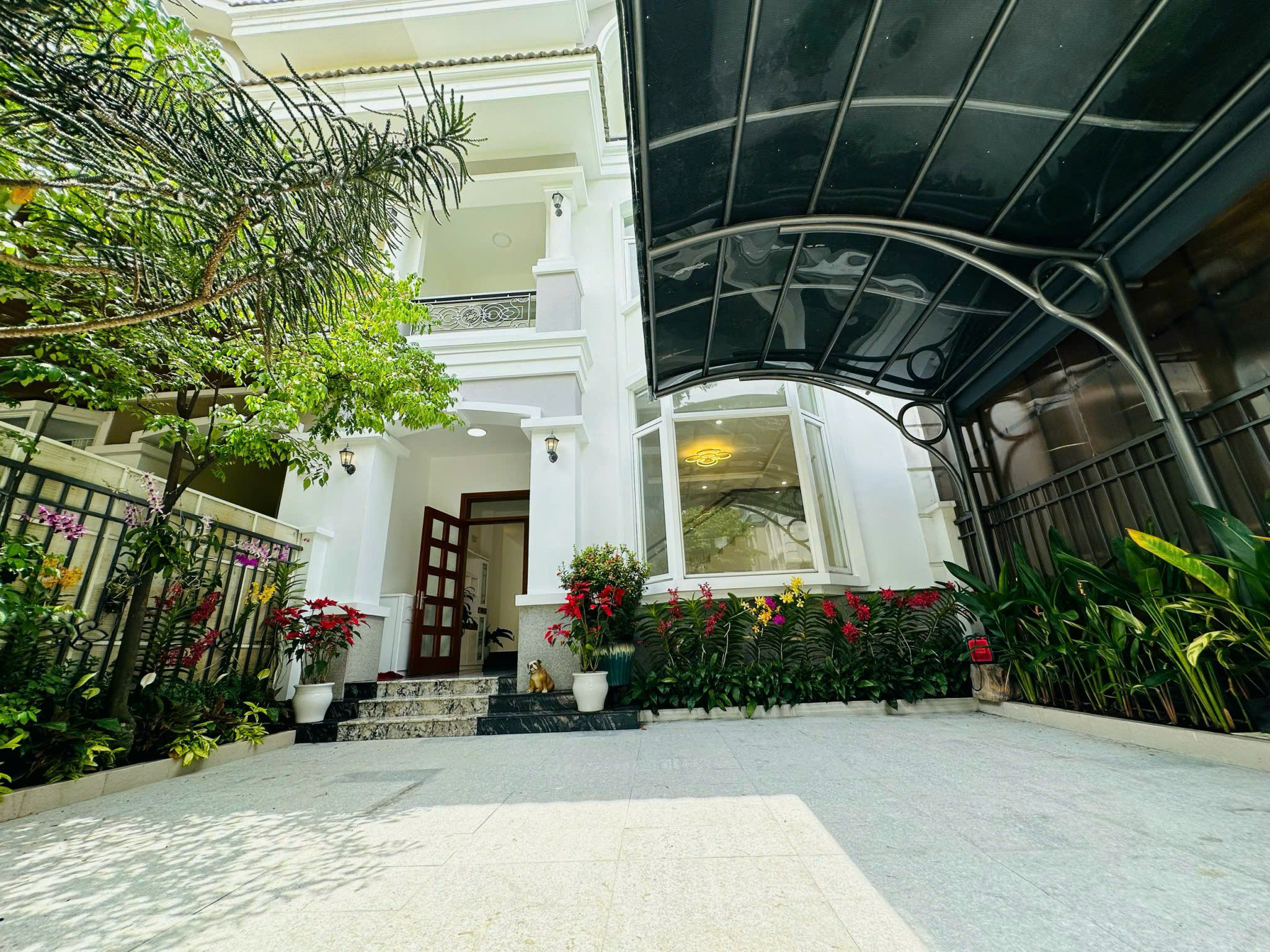 Cần Cho Thuê Biệt Thự Mỹ Phú 3 - Khu Nam Phú Mỹ Hưng. DT:202,1m2. XD: Trệt - 2 Lầu. Nhà Đầy Đủ Nội Thất Như Hình. Giá Thuê Chỉ 45 Triệu/ Tháng. Liên hệ: Em Luân - Hợp Tín Land | BĐS Phú Mỹ Hưng – Quận 7 - 10044