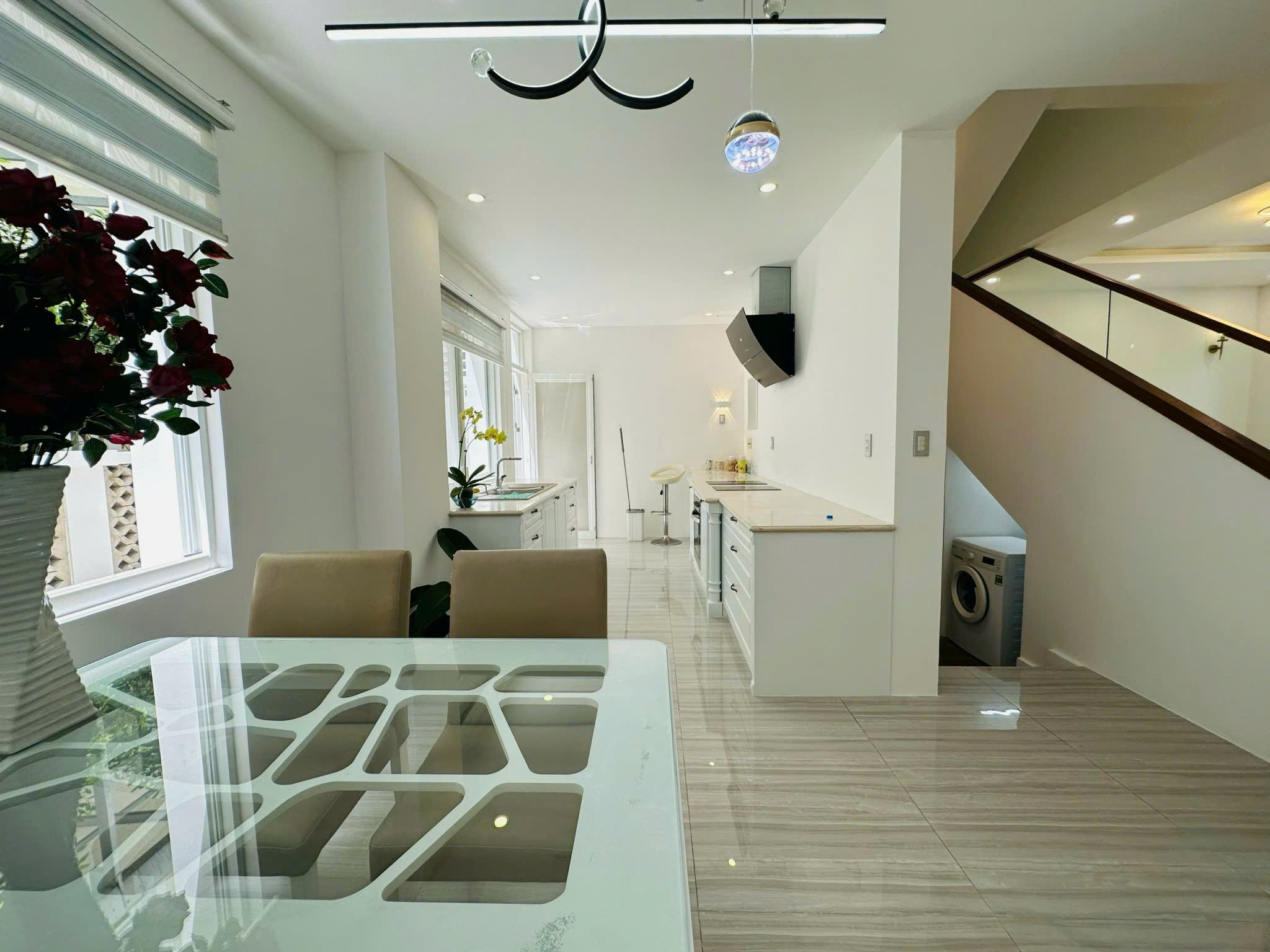 Cần Cho Thuê Biệt Thự Mỹ Phú 3 - Khu Nam Phú Mỹ Hưng. DT:202,1m2. XD: Trệt - 2 Lầu. Nhà Đầy Đủ Nội Thất Như Hình. Giá Thuê Chỉ 45 Triệu/ Tháng. Liên hệ: Em Luân - Hợp Tín Land | BĐS Phú Mỹ Hưng – Quận 7 - 10046