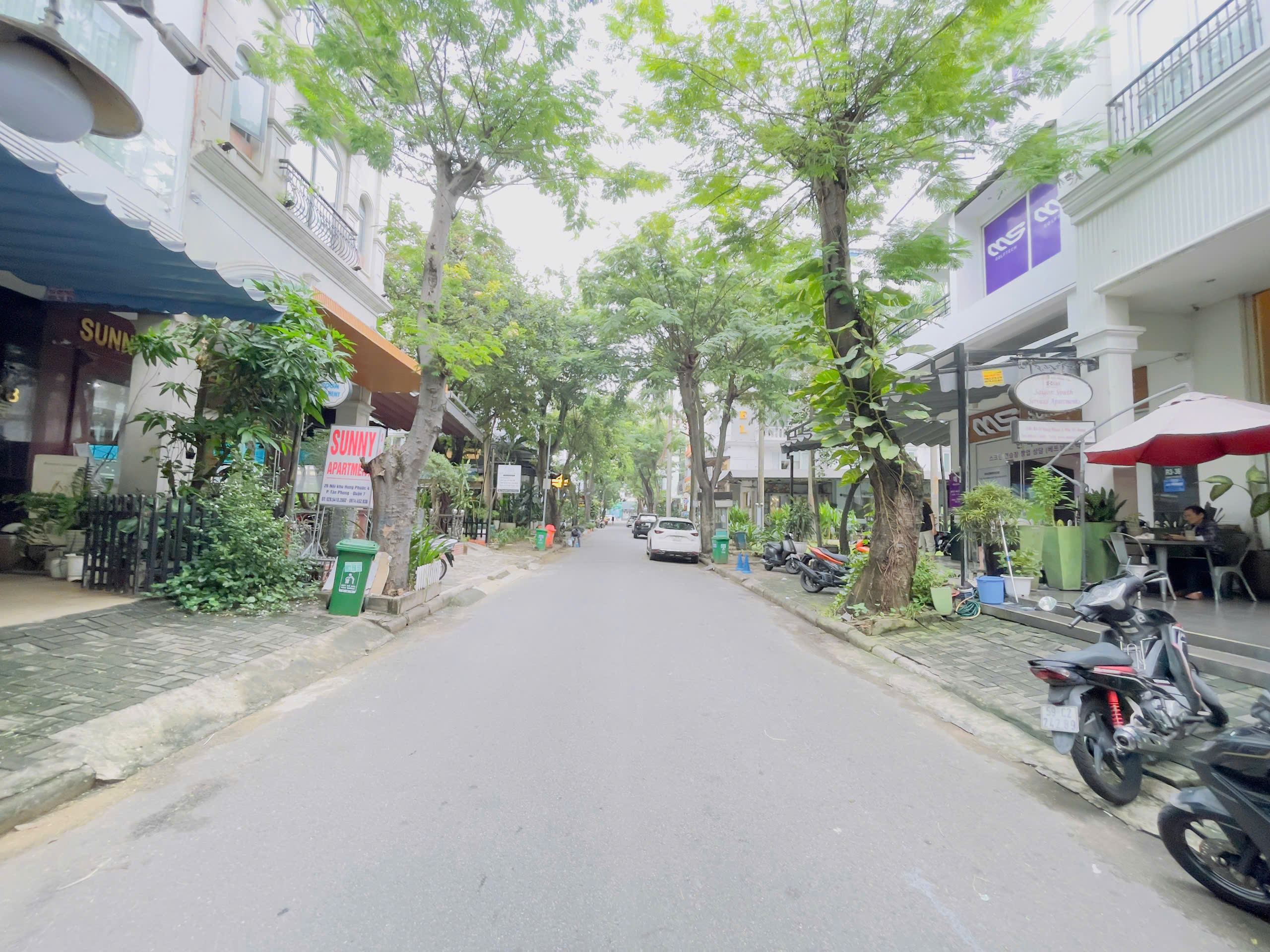 Cho thuê nhà phố khu Hưng Phước 4 liền kề phố người Hàn. Nơi kinh doanh sầm uất, đa dạng nghành nghề. DTSD: 367m2. Xây: Trệt 4 lầu. Nhà có thang máy thuận tiện di chuyển. Liên hệ xem nhà; Em Thành Luân - Hợp Tín Land | BĐS Phú Mỹ Hưng – Quận 7 - 10102