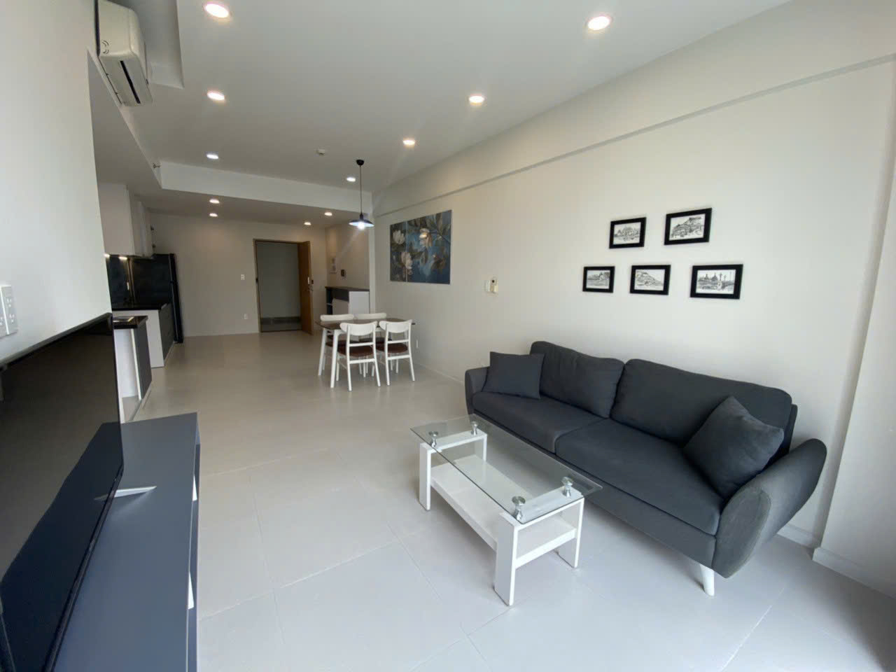 Cần bán căn hộ Scenic Valley , phú mỹ hưng. Diện tích: 77 m, 2 phòng ngủ, nội thất đầy đủ, ô xe hầm. Sổ hồng, giá bán nhanh chỉ 7.4 tỷ > Liên hệ xem nhà: hotline Ngọc Thư