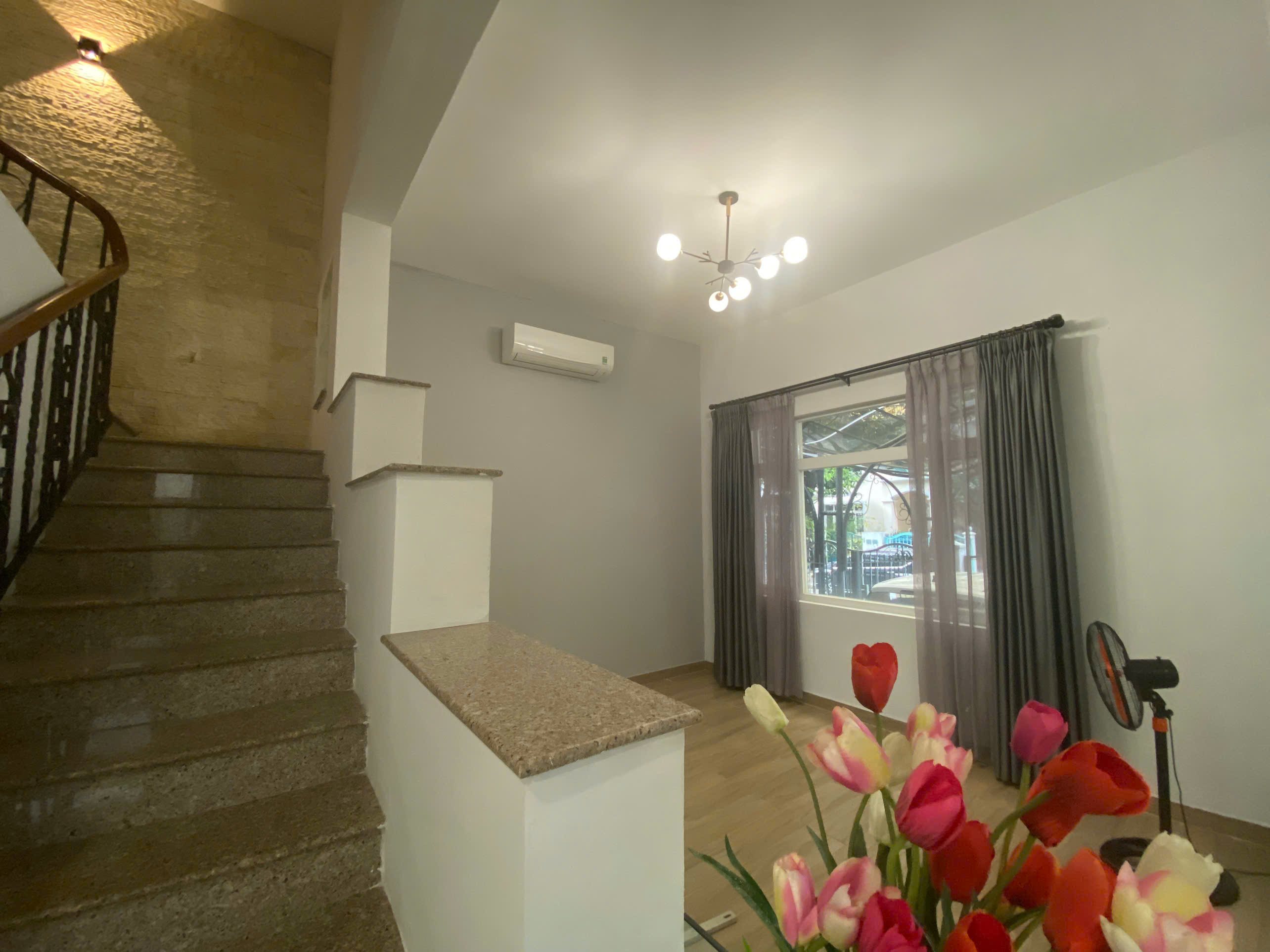 Cho Thuê Biệt Thự Góc 2 Mặt Tiền Đường Khu Compound Hưng Thái PMH. DT: 9*18m. Nhà Góc Thoáng Mát - Phù Hợp Ở - VP.  An Ninh 237. Em Luân - 10188