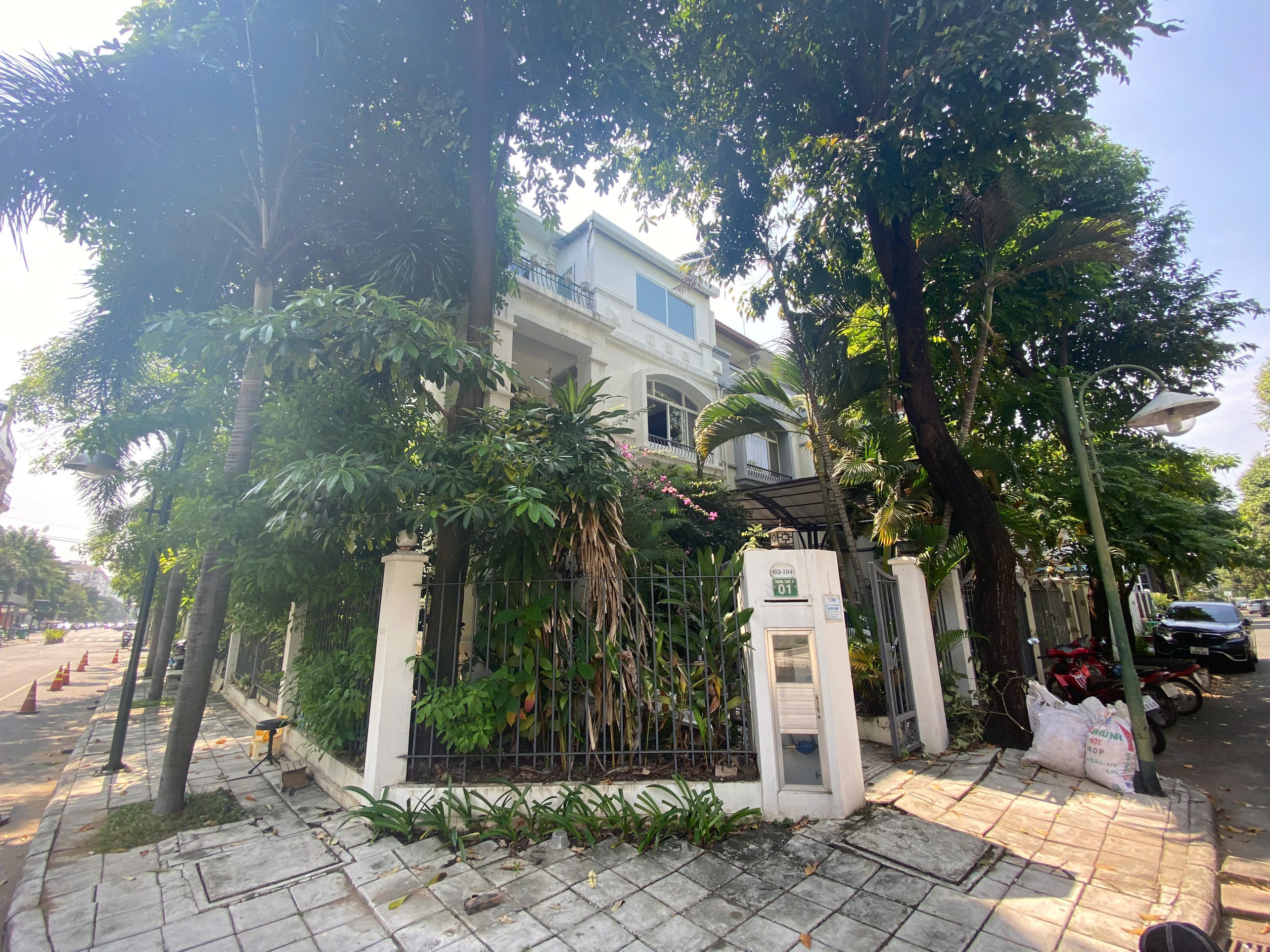 Cho Thuê Biệt Thự Góc 2 Mặt Tiền Đường Khu Compound Hưng Thái PMH. DT: 9*18m. Nhà Góc Thoáng Mát - Phù Hợp Ở - VP.  An Ninh 237. Em Luân - 10185