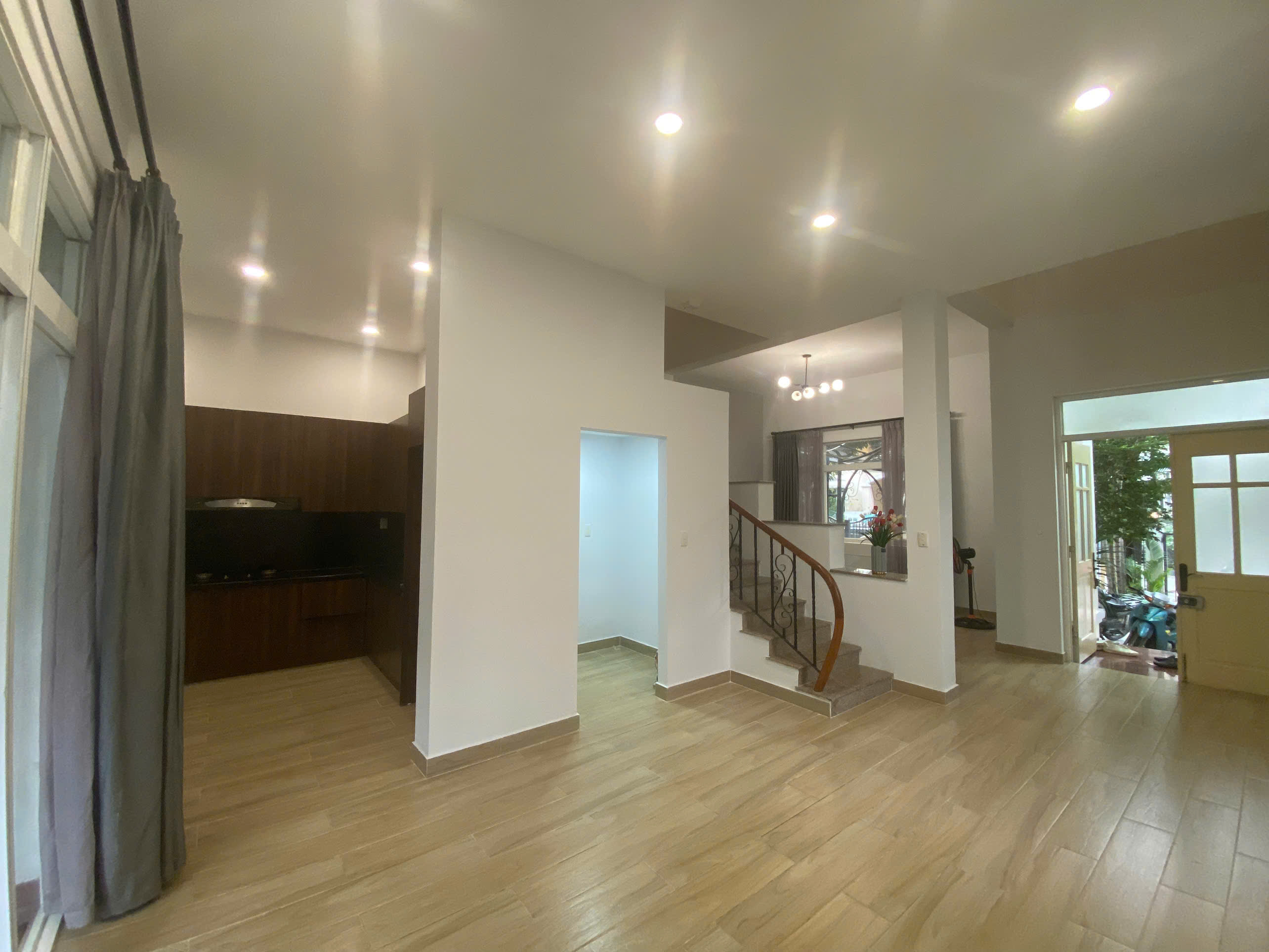 Cho Thuê Biệt Thự Góc 2 Mặt Tiền Đường Khu Compound Hưng Thái PMH. DT: 9*18m. Nhà Góc Thoáng Mát - Phù Hợp Ở - VP.  An Ninh 237. Em Luân - 10187