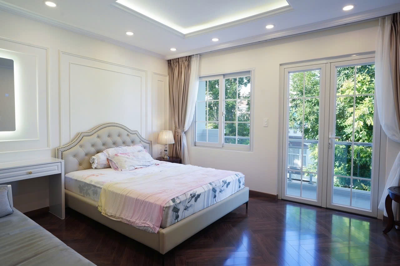 Cho Thuê Biệt Thự Mỹ Thái Thuộc Khu Đô Thị Phú Mỹ Hưng - Quận 7. Tổng DTSD: 190m2. Thiết Kế 4PN - 5WC. Nhà Full Nội Thất Mới - Đẹp - Hiện Đại. Phù Hợp Ở Gia Đình. Liên Hệ: Em Thành Luân BDS Phú Mỹ Hưng. Công ty BĐS Hợp Tín Land. - 10196