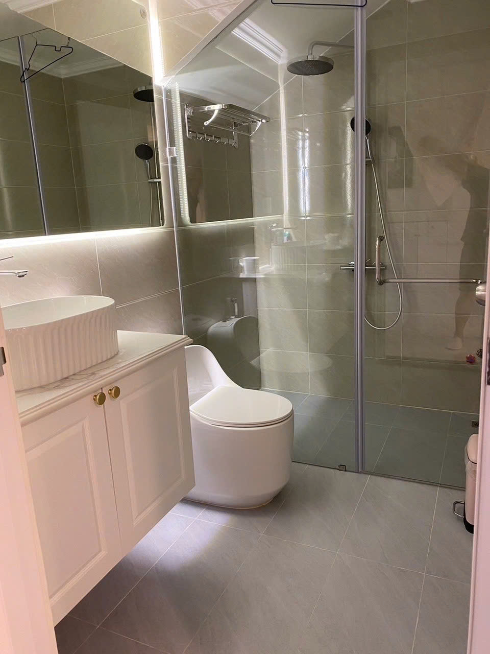 Cho Thuê Biệt Thự Mỹ Thái Thuộc Khu Đô Thị Phú Mỹ Hưng - Quận 7. Tổng DTSD: 190m2. Thiết Kế 4PN - 5WC. Nhà Full Nội Thất Mới - Đẹp - Hiện Đại. Phù Hợp Ở Gia Đình. Liên Hệ: Em Thành Luân BDS Phú Mỹ Hưng. Công ty BĐS Hợp Tín Land. - 10198