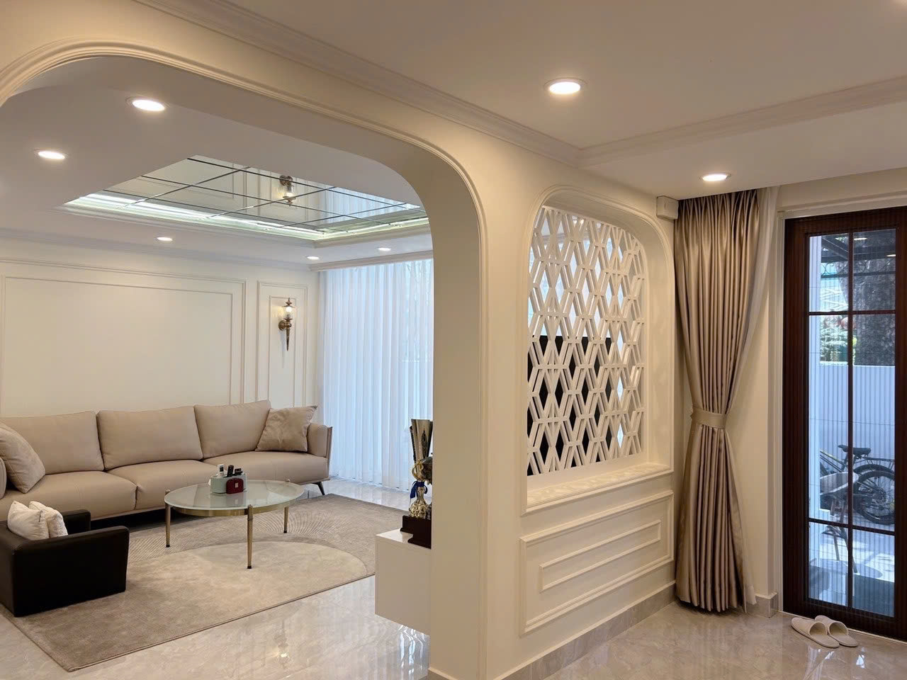Cho Thuê Biệt Thự Mỹ Thái Thuộc Khu Đô Thị Phú Mỹ Hưng - Quận 7. Tổng DTSD: 190m2. Thiết Kế 4PN - 5WC. Nhà Full Nội Thất Mới - Đẹp - Hiện Đại. Phù Hợp Ở Gia Đình. Liên Hệ: Em Thành Luân BDS Phú Mỹ Hưng. Công ty BĐS Hợp Tín Land. - 10194
