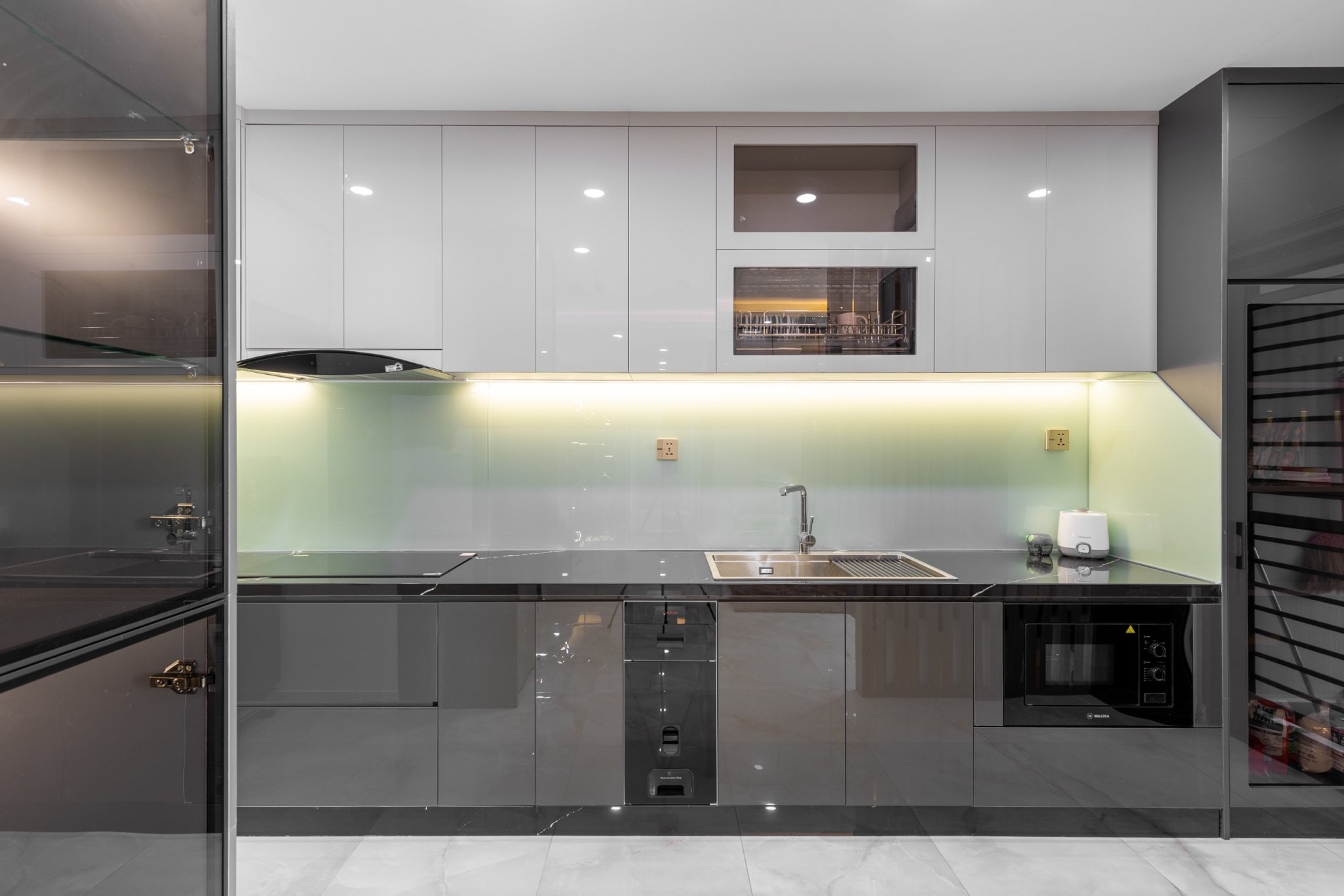 Cho thuê căn hộ Ascentia, 109m, view biệt thự, 3 phòng ngủ, 2wc. Nội thất đầy đủ, cao cấp. Gía chỉ: 39tr/ tháng. Qúy khách xem nhà liên hê: hotline Ngọc Thư - 10210