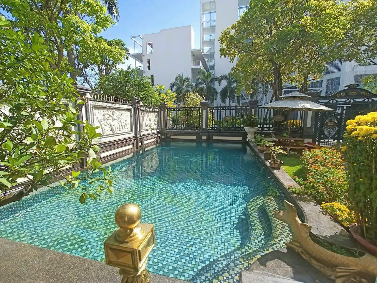 HOT! BÁN BIỆT THỰ VIP KHU MỸ TÚ 2 PHÚ MỸ HƯNG CĂN GÓC VIEW CÔNG VIÊN 3 MẶT THOÁNG 475M2 HỔ BƠI, GIÁ 215TỶ THƯƠNG LƯỢNG MẠNH SÂN VƯỞN RỘNG NÔI THẤT CHÂU ÂU. LH: hotline THANH MỸ - 10256
