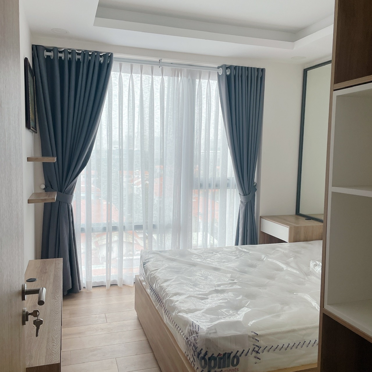 Cho thuê căn hộ  Urbahill phú mỹ hưng, 2 phòng ngủ, nội thất đầy đủ cao cấp, có ô đậu xe dưới hầm, giá chỉ 25tr/ tháng. Anh chị xem nhà liên hệ: hotline Ngọc Thư - 10273