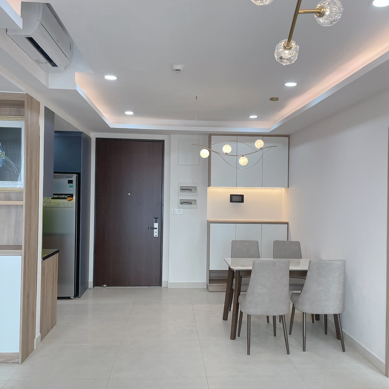 Cho thuê căn hộ  Urbahill phú mỹ hưng, 2 phòng ngủ, nội thất đầy đủ cao cấp, có ô đậu xe dưới hầm, giá chỉ 25tr/ tháng. Anh chị xem nhà liên hệ: hotline Ngọc Thư - 10274