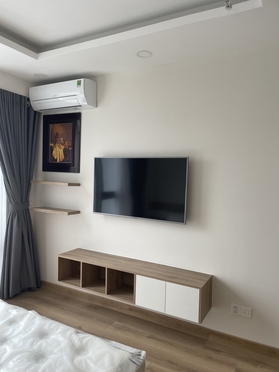 Cho thuê căn hộ  Urbahill phú mỹ hưng, 2 phòng ngủ, nội thất đầy đủ cao cấp, có ô đậu xe dưới hầm, giá chỉ 25tr/ tháng. Anh chị xem nhà liên hệ: hotline Ngọc Thư - 10275