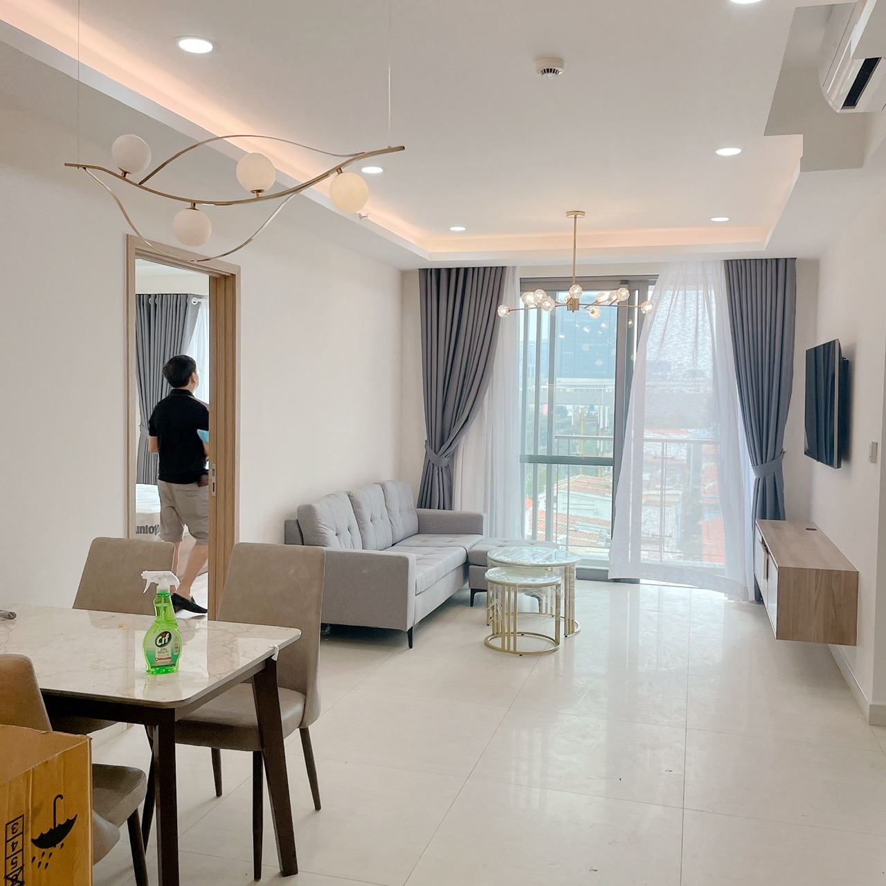 Cho thuê căn hộ  Urbahill phú mỹ hưng, 2 phòng ngủ, nội thất đầy đủ cao cấp, có ô đậu xe dưới hầm, giá chỉ 25tr/ tháng. Anh chị xem nhà liên hệ: hotline Ngọc Thư - 10270