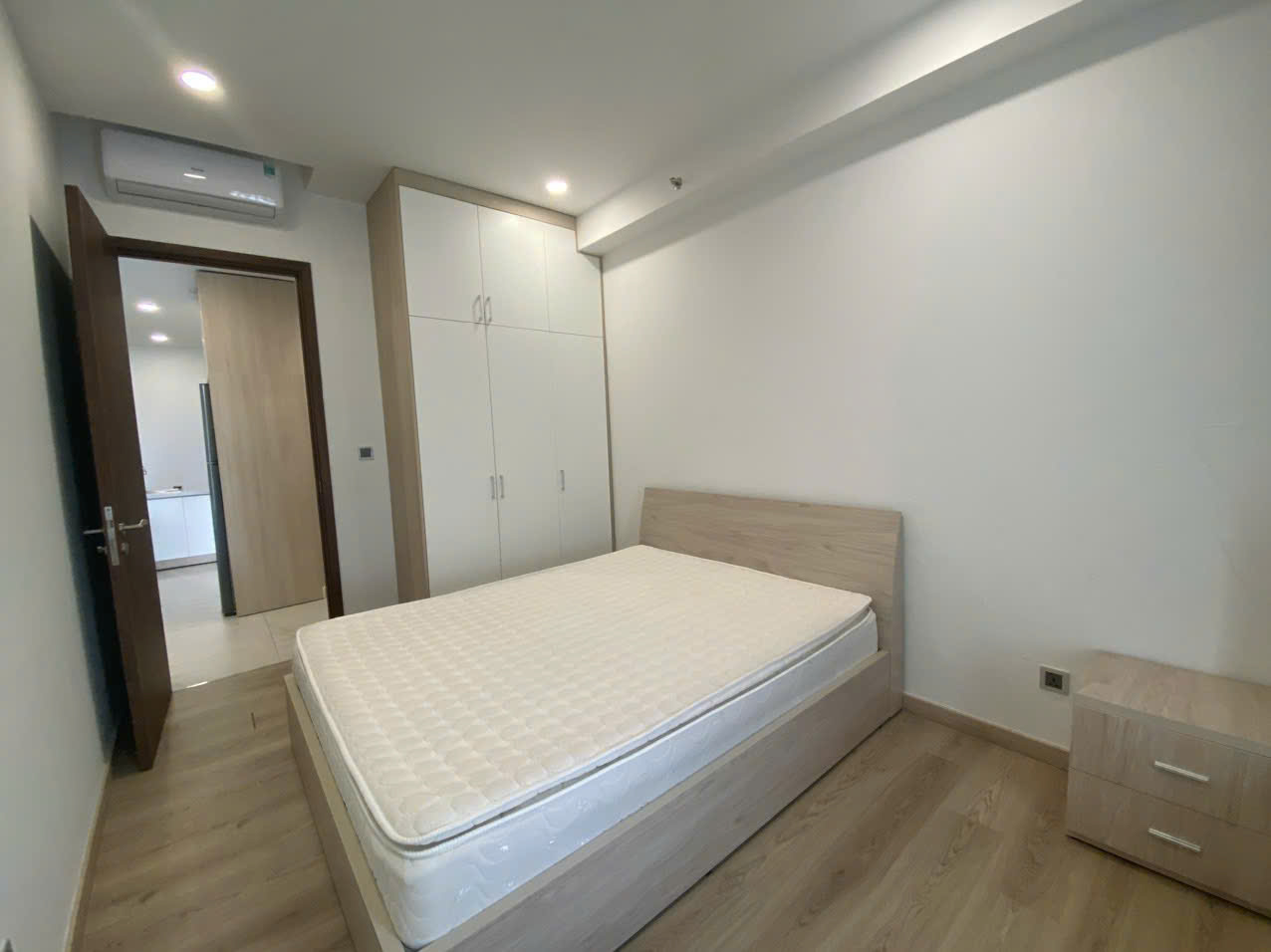 Cho thuê căn hộ Midtown M7, 3 phòng ngủ, view sông, hồ bơi. Nội thất cao cấp, giá chỉ 52 tr/ tháng. Anh chị xem nhà liên hê: hotline Ngọc Thư - 10280