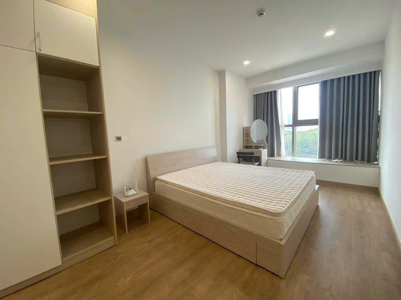 Cho thuê căn hộ Midtown M7, 3 phòng ngủ, view sông, hồ bơi. Nội thất cao cấp, giá chỉ 52 tr/ tháng. Anh chị xem nhà liên hê: hotline Ngọc Thư - 10284