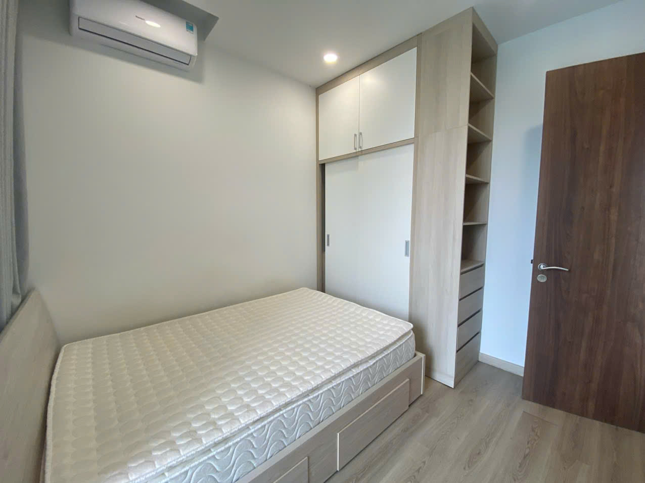 Cho thuê căn hộ Midtown M7, 3 phòng ngủ, view sông, hồ bơi. Nội thất cao cấp, giá chỉ 52 tr/ tháng. Anh chị xem nhà liên hê: hotline Ngọc Thư - 10283