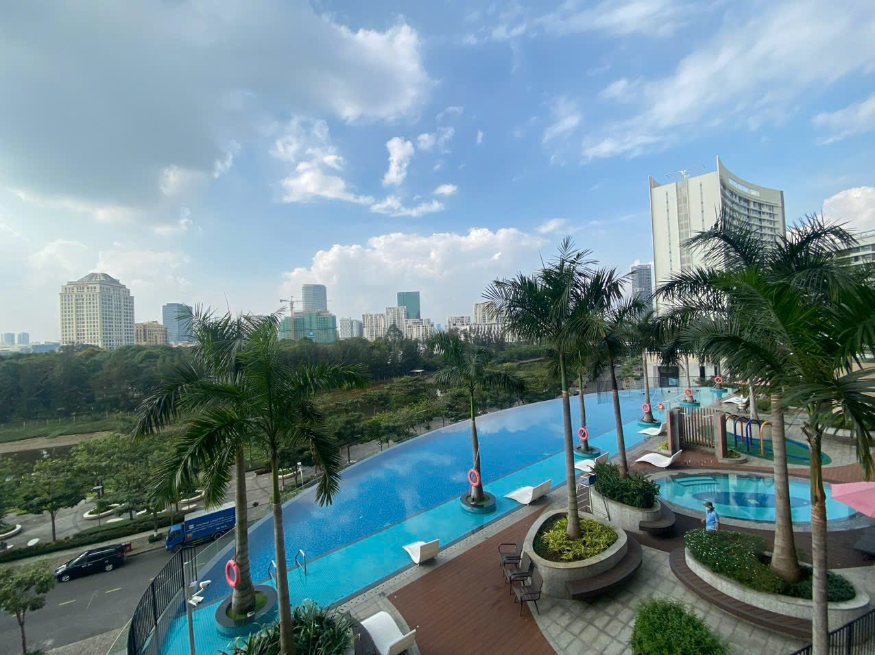 Cho thuê căn hộ Midtown M7, 3 phòng ngủ, view sông, hồ bơi. Nội thất cao cấp, giá chỉ 52 tr/ tháng. Anh chị xem nhà liên hê: hotline Ngọc Thư - 10278