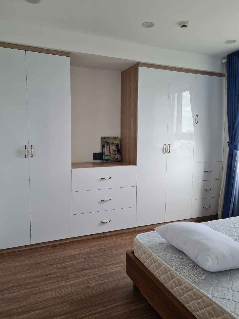 Cho thuê căn hộ Scenic valley 84m, 2 phòng ngủ, 2wc. Có ô đậu xe hầm, nội thất đầy đủ, giá chỉ 22tr/ tháng. Anh chị xem nhà liên hệ: hotline Ngọc Thư - 10288