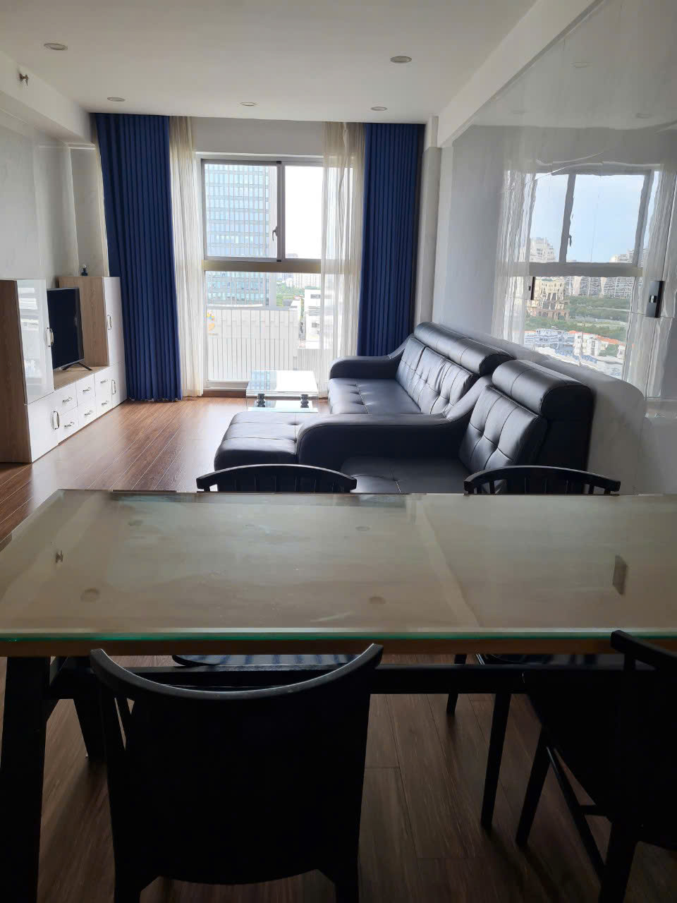 Cho thuê căn hộ Scenic valley 84m, 2 phòng ngủ, 2wc. Có ô đậu xe hầm, nội thất đầy đủ, giá chỉ 22tr/ tháng. Anh chị xem nhà liên hệ: hotline Ngọc Thư - 10286