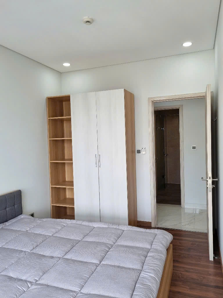 Cho thuê căn hộ Midtown M5, 88m, 2 phòng ngủ, ô xe hầm, nội thất đầy đủ, giá chỉ 26 triệu/ tháng. Anh chị xem nhà liên hệ: hotline Ngọc Thư - 10299