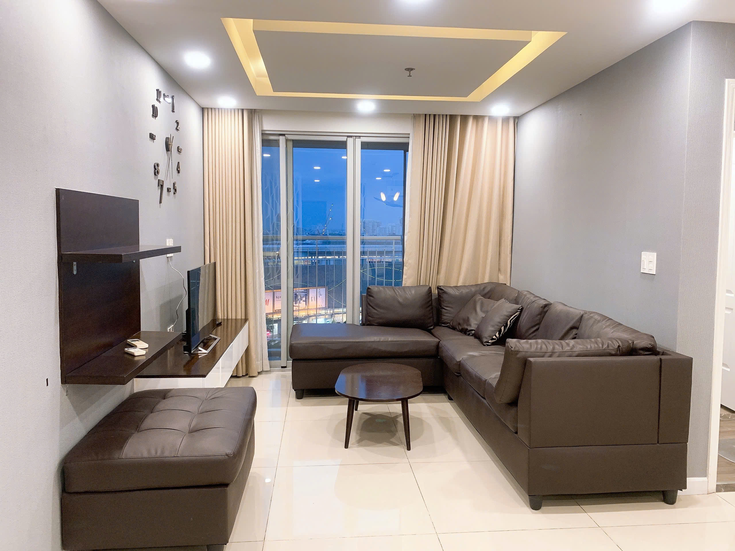 Cho thuê căn hộ Scenic valley, 77 m, 2 phòng ngủ, nội thất đầy đủ, giá chỉ 20tr/ tháng. Anh chị xem nhà liên hê: hotline Ngọc Thư