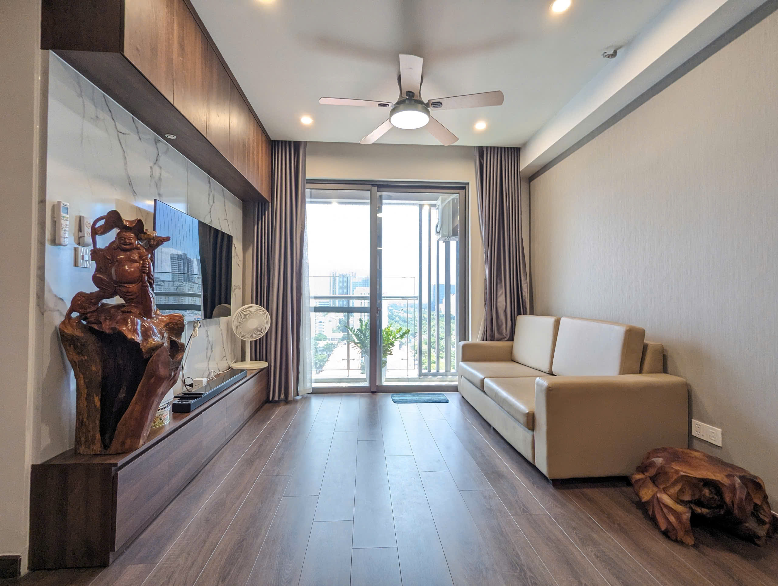 Bán căn hộ Urbanhill, phú mỹ hưng. DIện tích: 79m, 2 phòng ngủ, 2wc. Nội thất đầy đủ, cao cấp. Gía chỉ 8.7 tỷ ( thương lượng). Anh chị xem nhà liên hệ: hotline Ngọc Thư