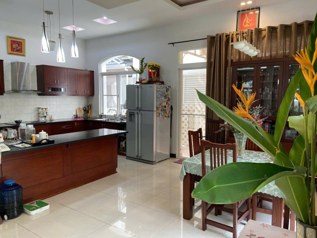 Gía tốt để đầu tư biệt thự 180m2, 3PN, 4WC, đủ nội thất, đang cho thuê dài hạn, giá chỉ có 55 tỷ tại Mỹ Thái 3, phú mỹ hưng. Liên hê: hotline Ngọc Thư để hẹn xem nhà - 10365