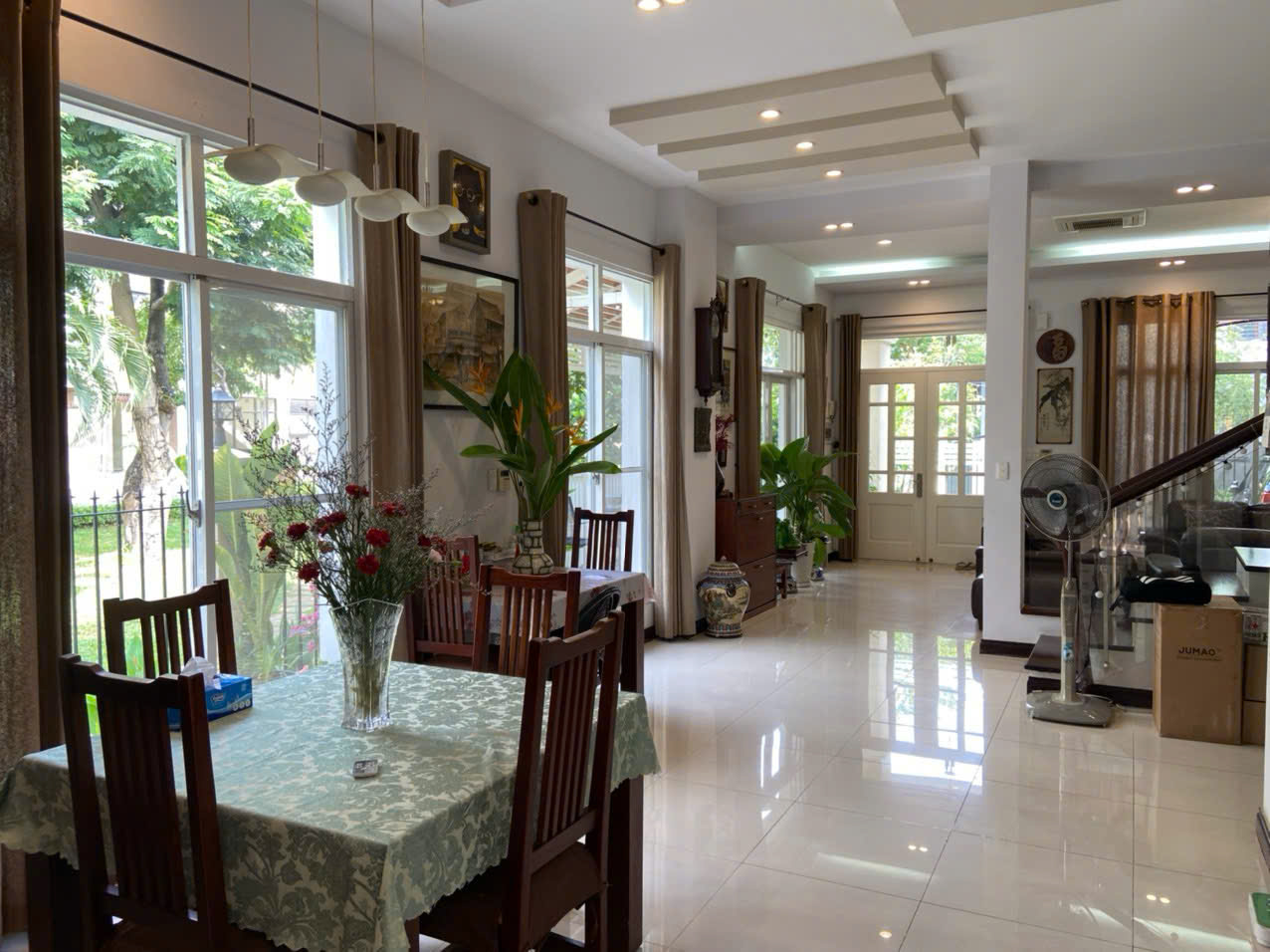 Gía tốt để đầu tư biệt thự 180m2, 3PN, 4WC, đủ nội thất, đang cho thuê dài hạn, giá chỉ có 55 tỷ tại Mỹ Thái 3, phú mỹ hưng. Liên hê: hotline Ngọc Thư để hẹn xem nhà - 10366