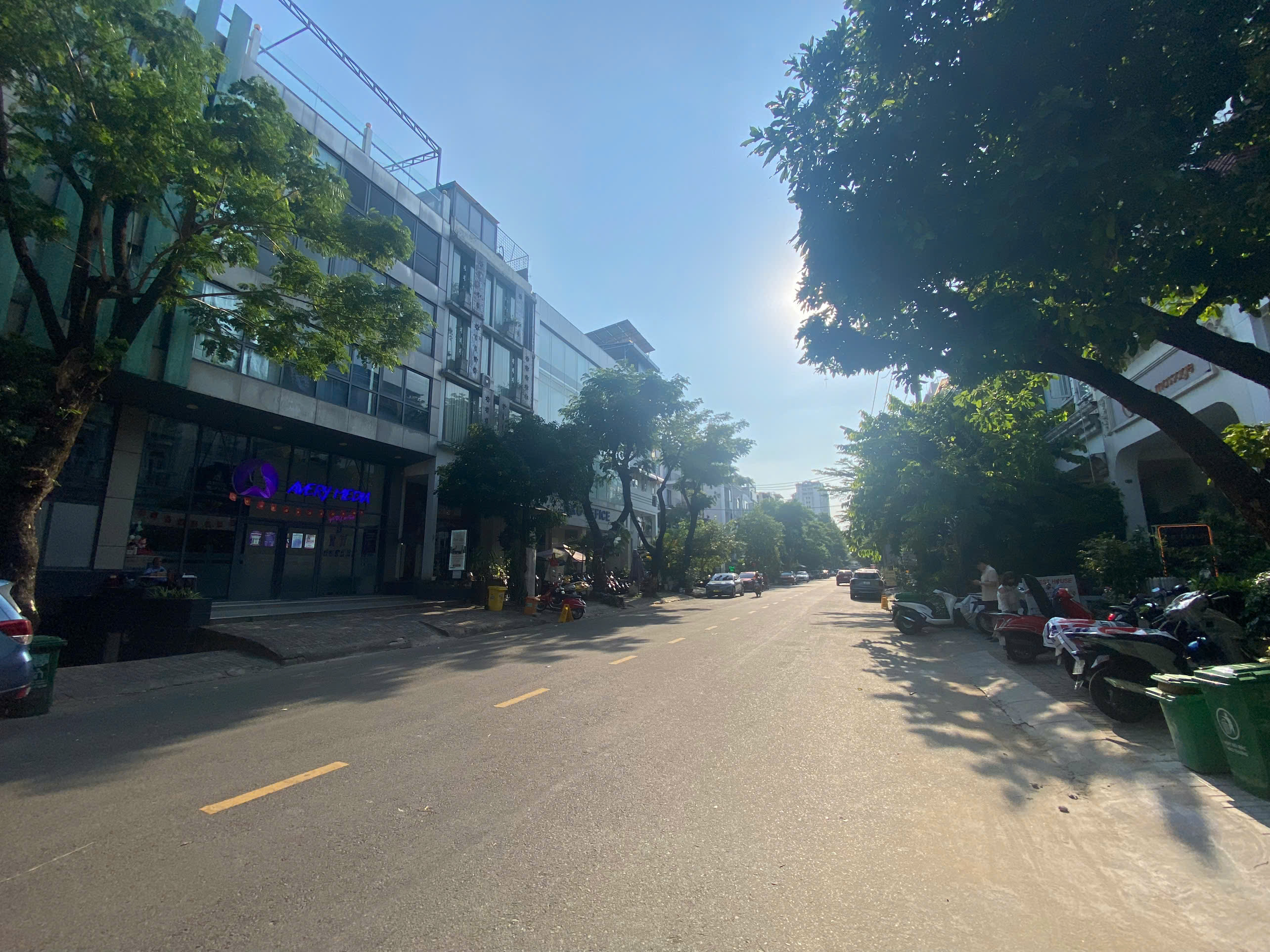 CHO THUÊ NHÀ PHỐ ĐƯỜNG LỚN CÓ HẦM - THANG MÁY - KHU HƯNG GIA 1 - PMH - Q7. Diện tích: 6m x 18,5m. Kết cấu: Trệt, lửng, 3 lầu, áp mái. Nhà ntcb. Thích hợp làm văn phòng, showroom.... Giá thuê: 3.000$/tháng chưa vat  Thành Luân PMH– hotline ​​​​​​​ Hợp Tín Land | BĐS Quận 7 – Phú Mỹ Hưng - 10409