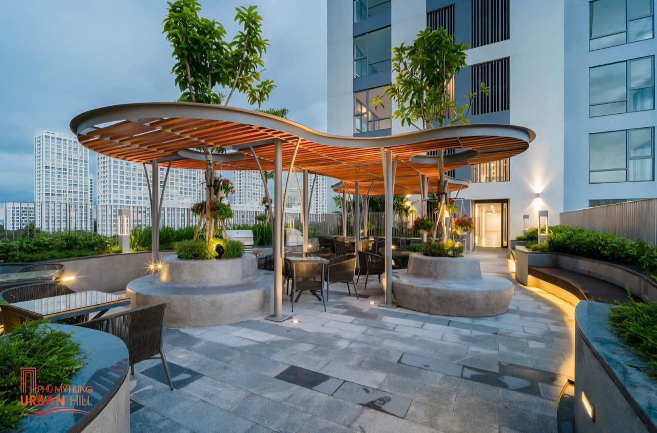 Bán gấp căn hộ Urbanhill, phú mỹ hưng. Diện tích: 109m, 3 phòng ngủ, 2wc. View biệt thự, thoáng mát. Nội thất cao cấp, nhà đang cho thuê dài hạn. Có ô xe hầm, giá bán nhanh 12.2 tỷ. Liên hê: hotline Ngọc Thư xem nhà - 10421
