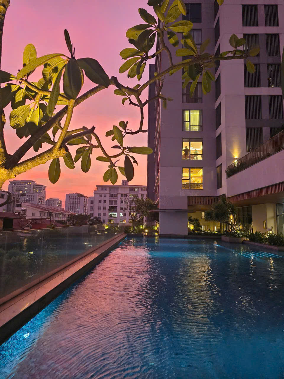 Bán gấp căn hộ Urbanhill, phú mỹ hưng. Diện tích: 109m, 3 phòng ngủ, 2wc. View biệt thự, thoáng mát. Nội thất cao cấp, nhà đang cho thuê dài hạn. Có ô xe hầm, giá bán nhanh 12.2 tỷ. Liên hê: hotline Ngọc Thư xem nhà - 10422