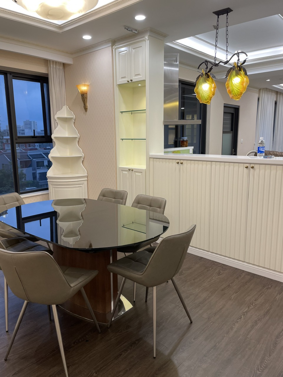 Bán gấp cặp căn hộ Hưng Phúc Premier, phú mỹ hưng. Diện tích: 175m, 3 phòng ngủ, 4wc. Nội thất cao cấp, Có 2 ô xe hầm, view thoáng.  Giá bán nhanh 17.5 tỷ. Liên hê: hotline Ngọc Thư xem nhà - 10444