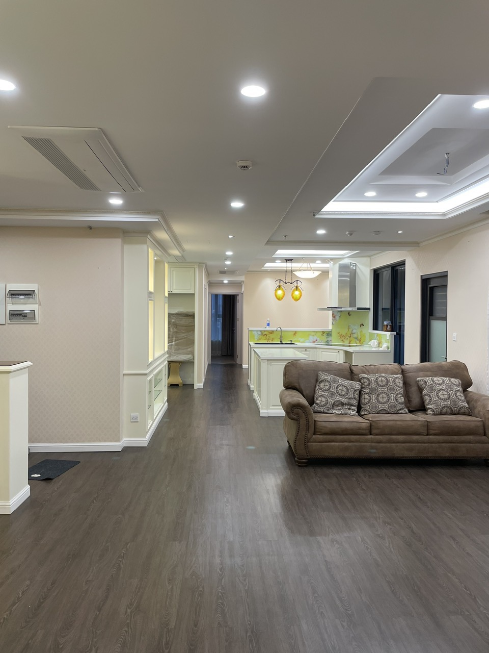 Bán gấp cặp căn hộ Hưng Phúc Premier, phú mỹ hưng. Diện tích: 175m, 3 phòng ngủ, 4wc. Nội thất cao cấp, Có 2 ô xe hầm, view thoáng.  Giá bán nhanh 17.5 tỷ. Liên hê: hotline Ngọc Thư xem nhà - 10443
