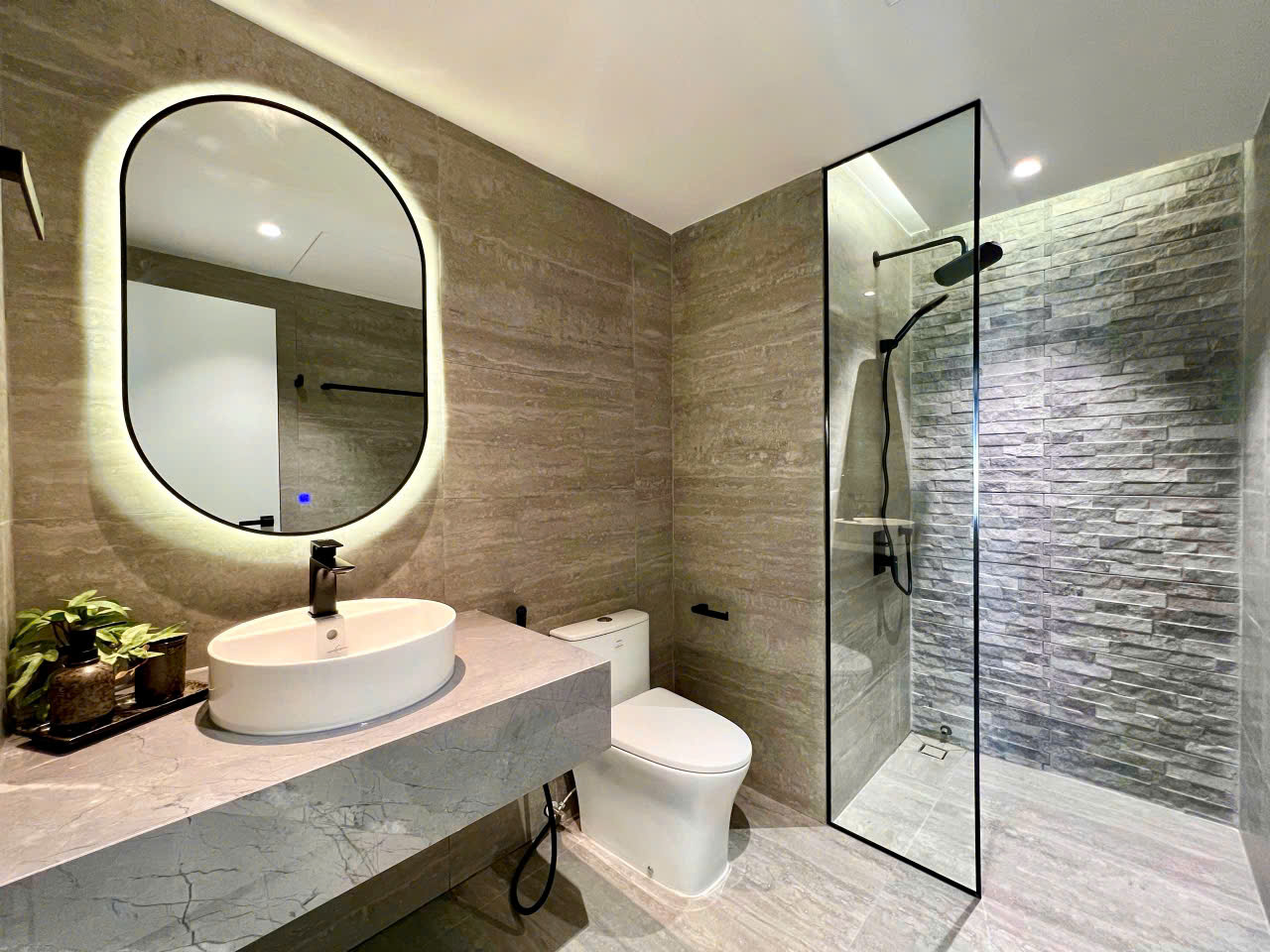 Bán căn hộ River park Residence, phú mỹ hưng. Diện tích: 123m, 3 phòng ngủ, 2wc. Nội thất cao cấp, nhà đang cho thuê dài hạn. Gía chỉ:  16.4 tỷ. LH: hotline Ngọc Thư hẹn xem nhà - 10527