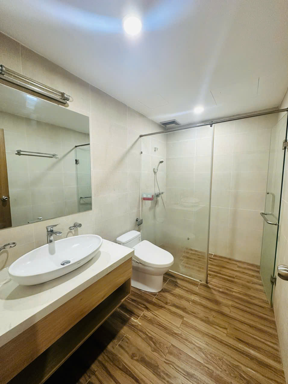 Bán căn hộ Green Valley, phú mỹ hưng, quận 7. Diện tích: 123m, 3 phòng ngủ, 2wc. Nội thất đầy đủ, hiện đai. Khu an ninh, bảo vê 24/24. Nhà đang cho thuê dài hạn, giá chỉ 11 tỷ. Liện hê: hotline Ngọc Thư xem nhà - 10539