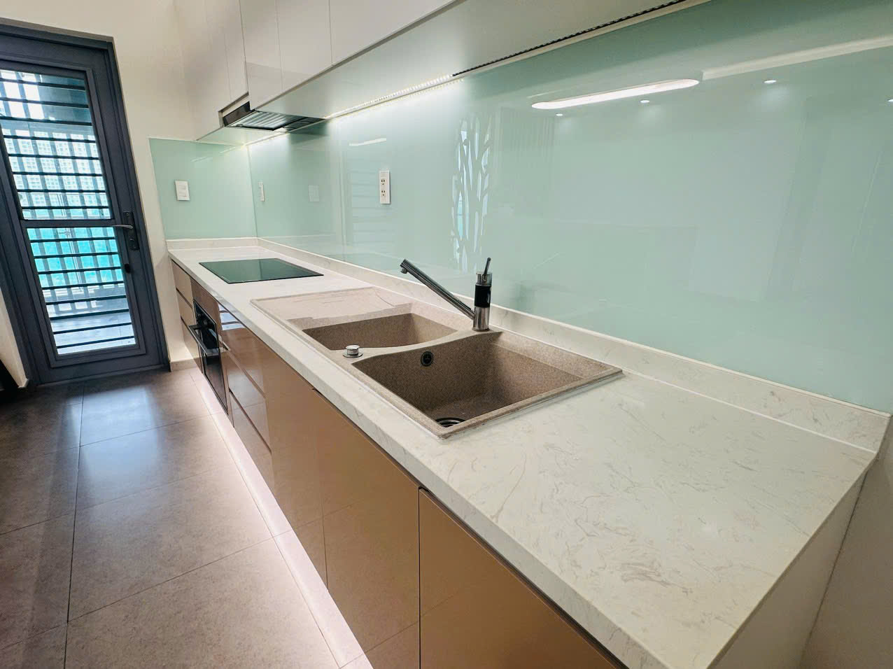 Bán căn hộ Green Valley, phú mỹ hưng, quận 7. Diện tích: 123m, 3 phòng ngủ, 2wc. Nội thất đầy đủ, hiện đai. Khu an ninh, bảo vê 24/24. Nhà đang cho thuê dài hạn, giá chỉ 11 tỷ. Liện hê: hotline Ngọc Thư xem nhà - 10536