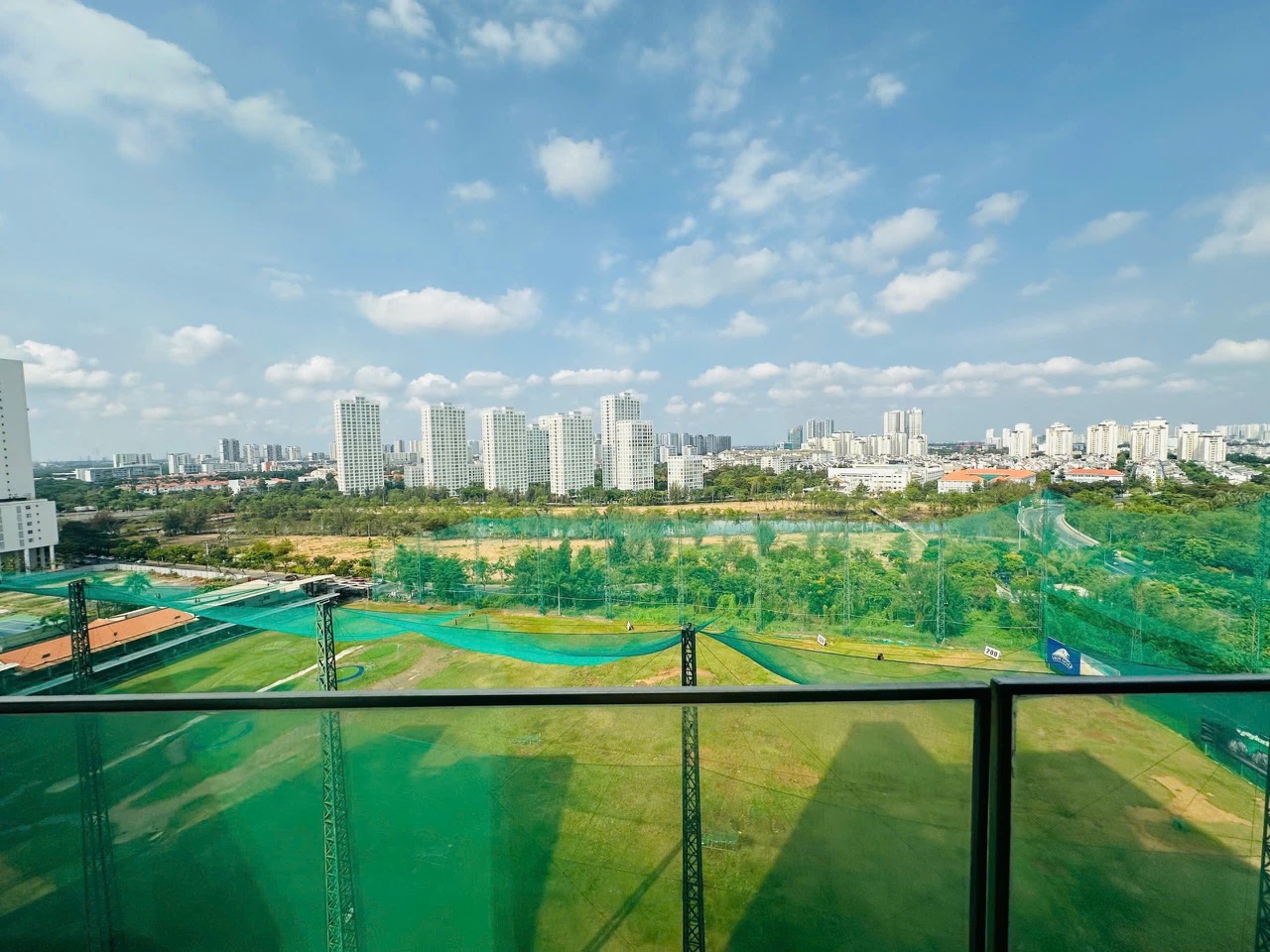 Bán căn hộ Green Valley, phú mỹ hưng, quận 7. Diện tích: 120m, 3 phòng ngủ, 2wc. Nội thất mới, cao cấp, hiện đai. Ô xe hầm, sổ hồng. Nhà đang cho thuê dài hạn, giá chỉ 12 tỷ. Liện hê: hotline Ngọc Thư xem nhà - 10550