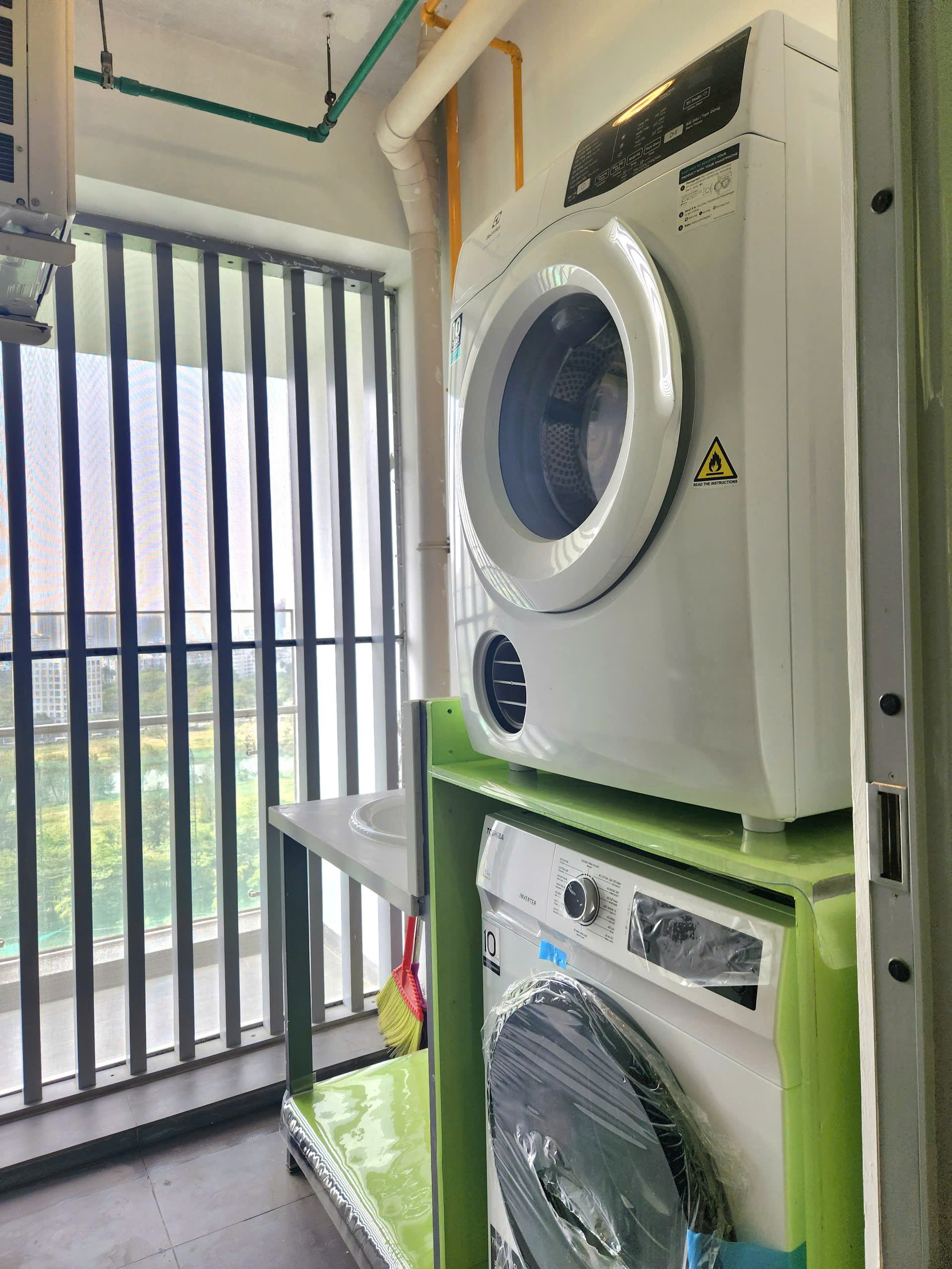 Bán căn hộ Green Valley, phú mỹ hưng, quận 7. Diện tích: 120m, 3 phòng ngủ, 2wc. Nội thất mới, cao cấp, hiện đai. Ô xe hầm, sổ hồng. Nhà đang cho thuê dài hạn, giá chỉ 12 tỷ. Liện hê: hotline Ngọc Thư xem nhà - 10549