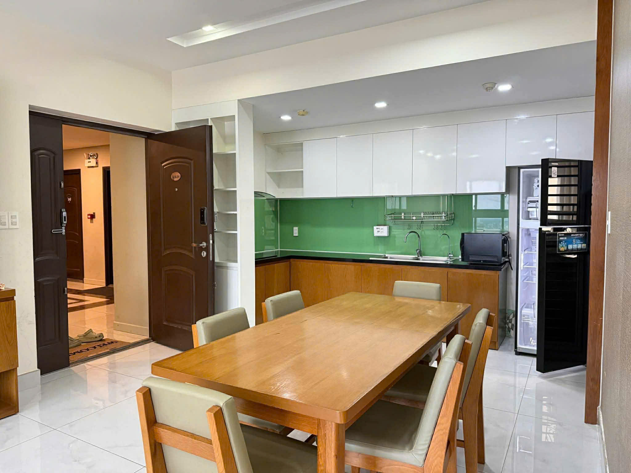 Bán căn hộ Happy Valley, phú mỹ hưng, quận 7. Diện tích: 100m, 3 phòng ngủ, 2wc. Nội thất đầy đủ, ô xe, sổ hồng. Gía bán nhanh chỉ: 9.5 tỷ. LH: hotline Ngọc Thư xem nhà