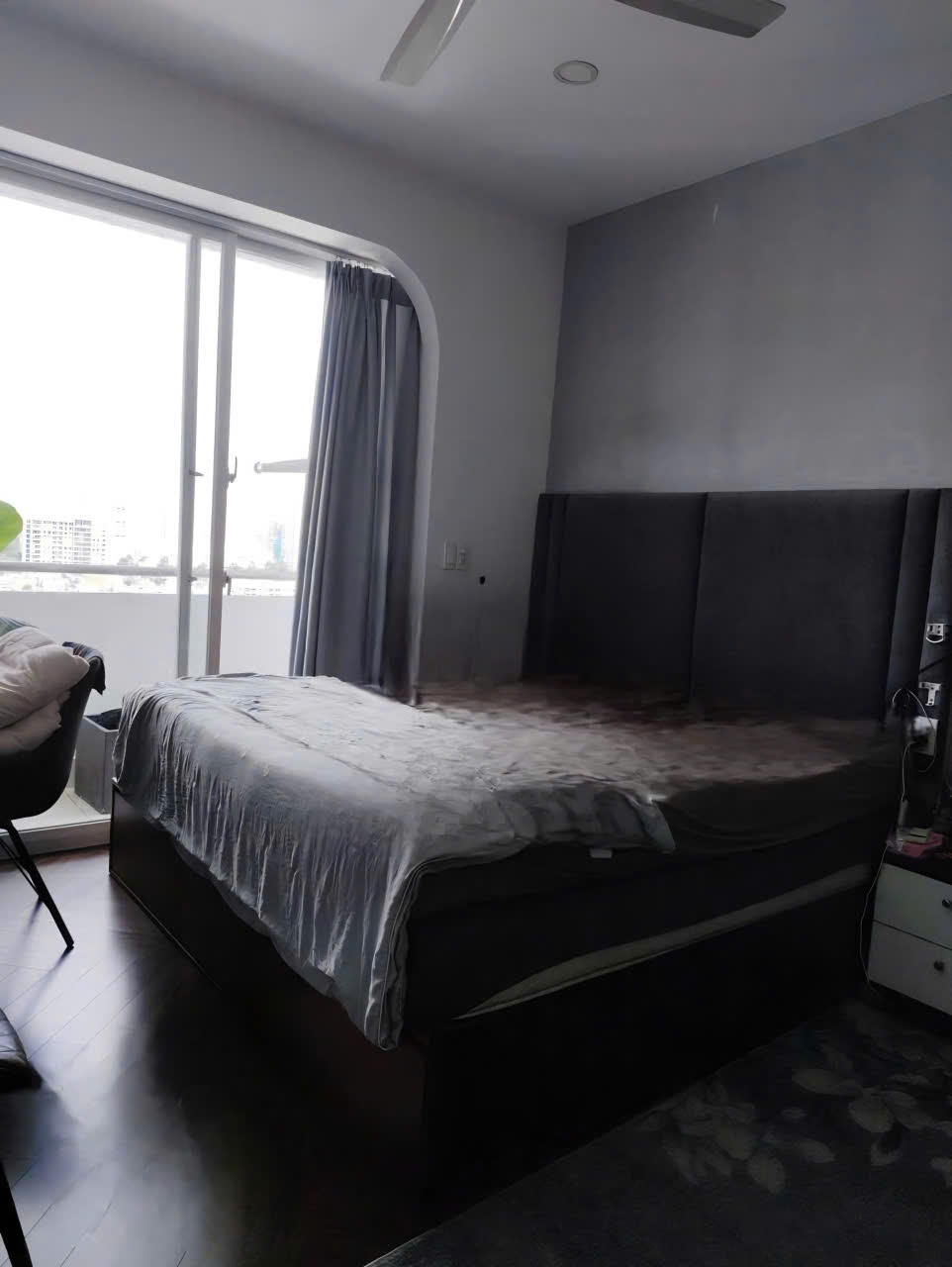 Bán căn hộ cao cấp Grandview, phú mỹ hưng, quận 7. Diện tích: 119m, 3 phòng ngủ, nội thất cao cấp. Nhà đang cho thuê, view thoáng mát. Gía chỉ 12 tỷ. Anh chị xem nhà liên hệ: hotline Ngọc Thư - 10571