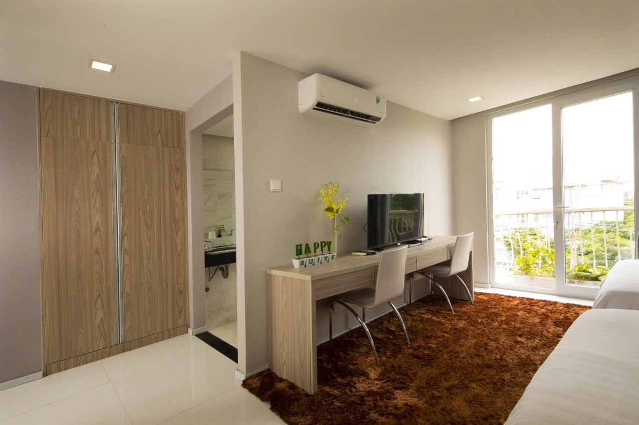 Bán nhà phố kinh doanh căn hộ dịch vụ Nam Thông, phú mỹ hưng. Diện tích: 6x18.5m, trệt, 4 lầu, thang máy. Thiết kế 10 phòng, 11wc. Nội thất đầy đủ, đang kinh doanh tốt. Cần bán gấp giá 39 tỷ9 tỷ. giấy tờ đầy đủ công chứng ngay. Liên hê: hotline Ngọc Thư xem nhà - 10574