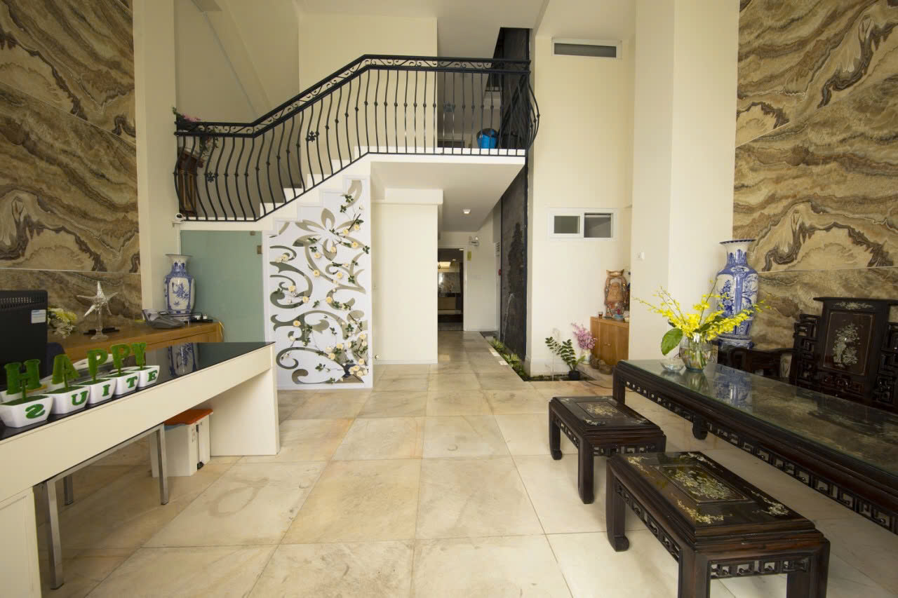 Bán nhà phố kinh doanh căn hộ dịch vụ Nam Thông, phú mỹ hưng. Diện tích: 6x18.5m, trệt, 4 lầu, thang máy. Thiết kế 10 phòng, 11wc. Nội thất đầy đủ, đang kinh doanh tốt. Cần bán gấp giá 39 tỷ9 tỷ. giấy tờ đầy đủ công chứng ngay. Liên hê: hotline Ngọc Thư xem nhà - 10577