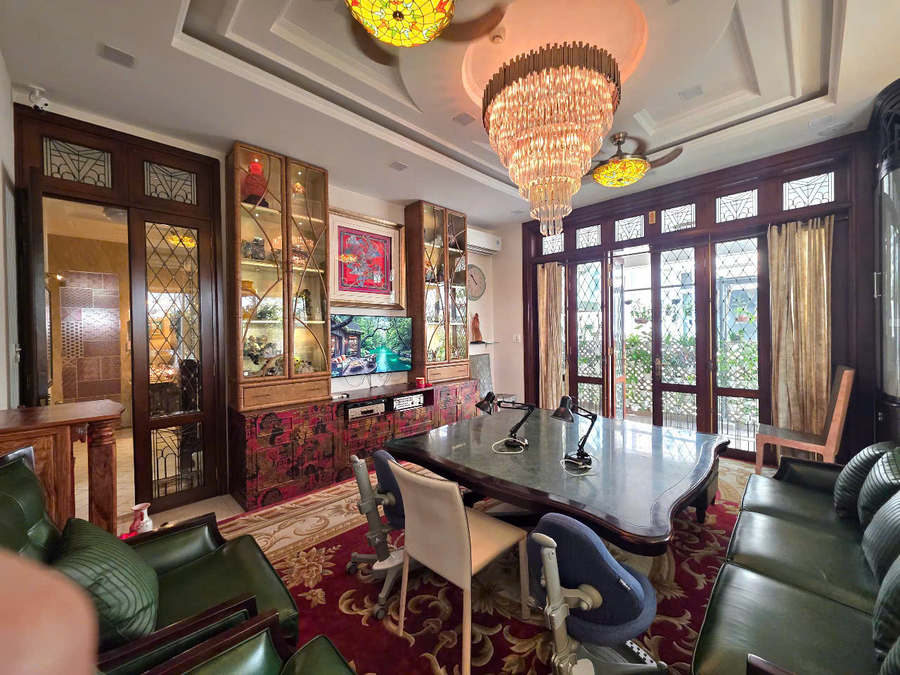 Bán biệt thự đơn lập Mỹ Văn 2, phú mỹ hưng, quận 7. Diện tích: 288m, 5 phòng ngủ, hồ bơi, nội thất đầy đủ, sổ hồng. Gía bán nhanh chỉ 86 tỷ. LH: hotline Ngọc Thư xem nhà - 10600