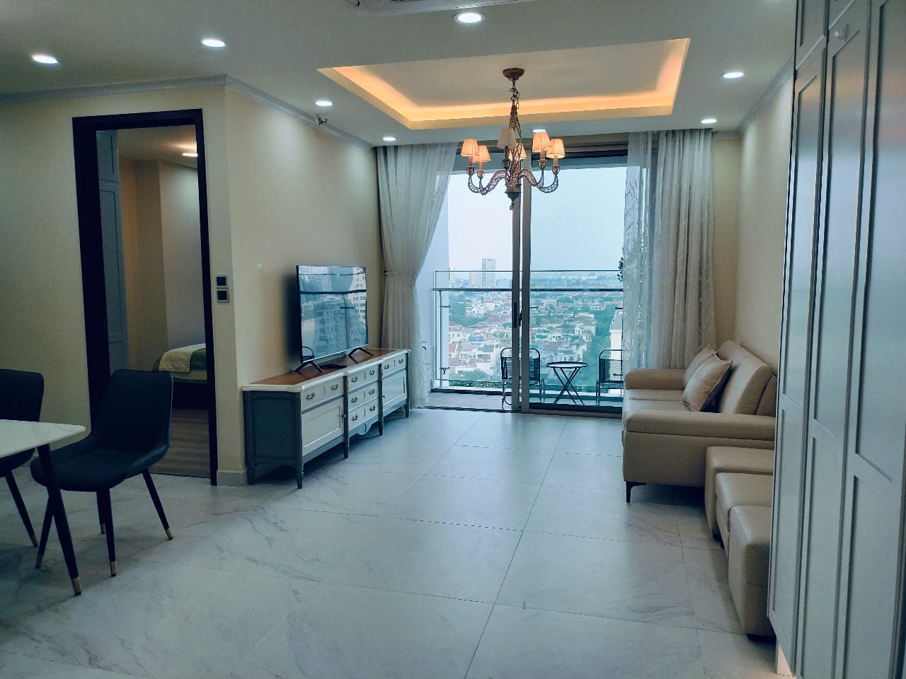Bán căn hộ Midtown phú mỹ hưng, quận 7. Diện tích: 84m, 2 phòng ngủ, view thoáng, nội thất cao cấp, ô xe hầm. Gía chỉ: 10,4 tỷ. LH: hotline Ngọc Thư xem nhà - 10626