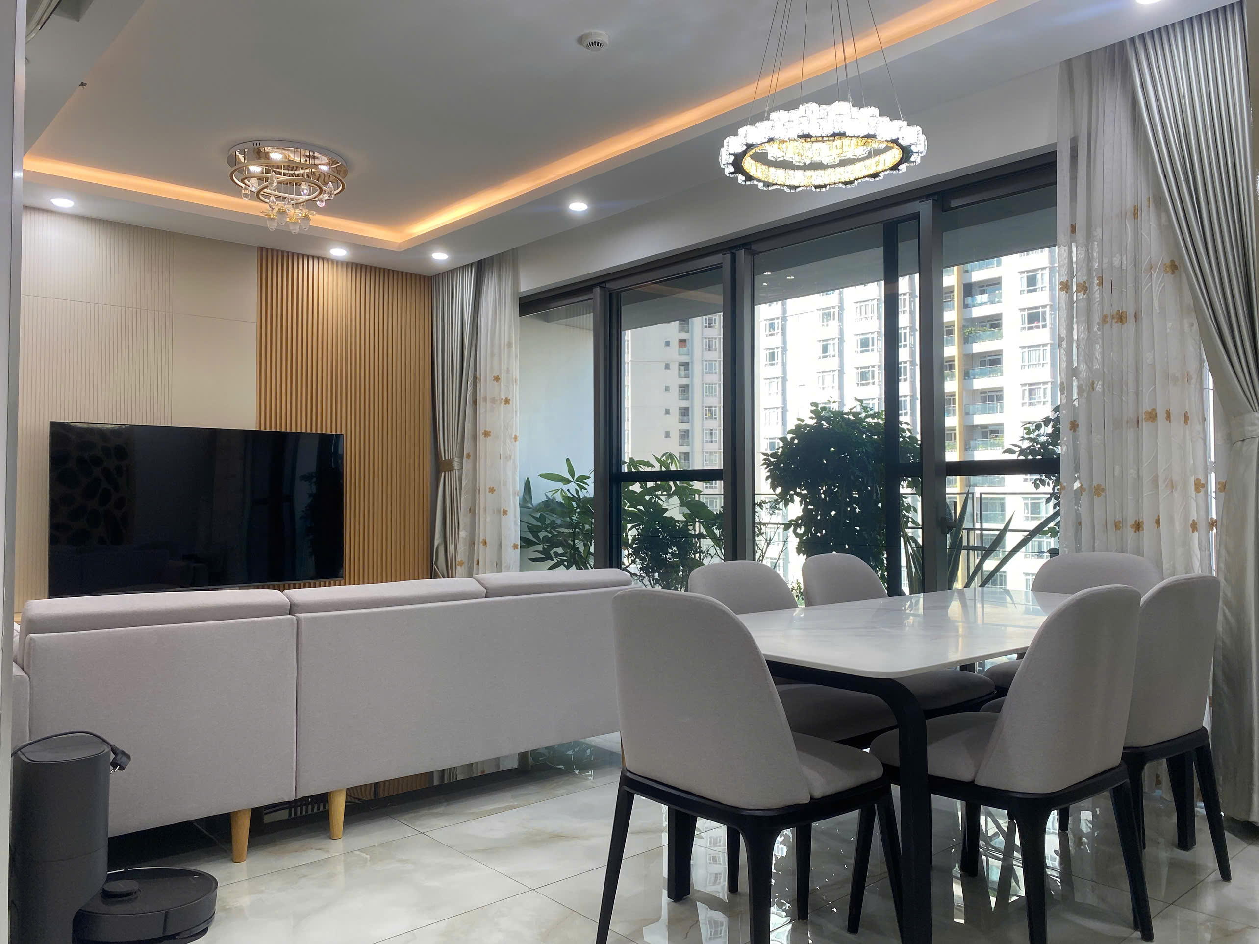 Cho thuê căn hộ Ascentia phú mỹ hưng. DIện tích: 107m, 3 phòng ngủ, 2wc. Nội thất cao cấp, có ô xe hầm. Gía chỉ 39tr/ tháng. Anh chị xem nhà liên hệ: hotline Ngọc Thư - 10639