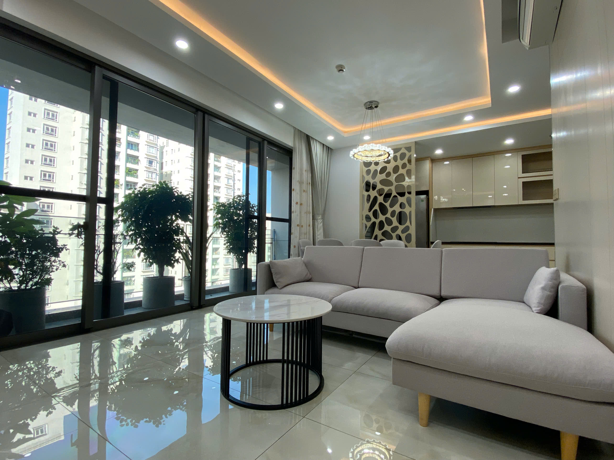 Cho thuê căn hộ Ascentia phú mỹ hưng. DIện tích: 107m, 3 phòng ngủ, 2wc. Nội thất cao cấp, có ô xe hầm. Gía chỉ 39tr/ tháng. Anh chị xem nhà liên hệ: hotline Ngọc Thư - 10638