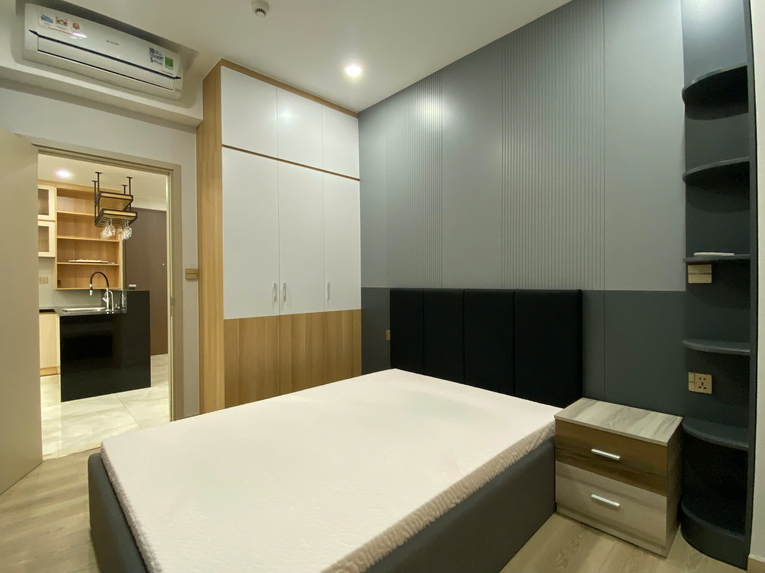 Cho thuê căn hộ Ascentia phú mỹ hưng. DIện tích: 107m, 3 phòng ngủ, 2wc. Nội thất cao cấp, có ô xe hầm. Gía chỉ 39tr/ tháng. Anh chị xem nhà liên hệ: hotline Ngọc Thư - 10641