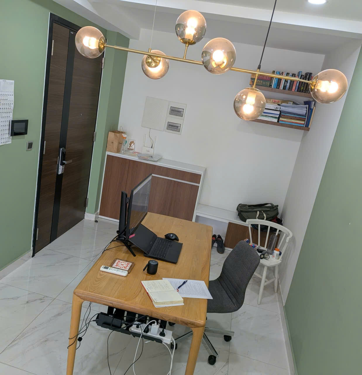 Cho thuê căn hộ Midtown phú mỹ hưng. DIện tích: 64 m, 1 phòng ngủ, 2wc. Nội thất cao cấp,Gía chỉ 20 tr/ tháng. Anh chị xem nhà liên hệ: hotline Ngọc Thư - 10661